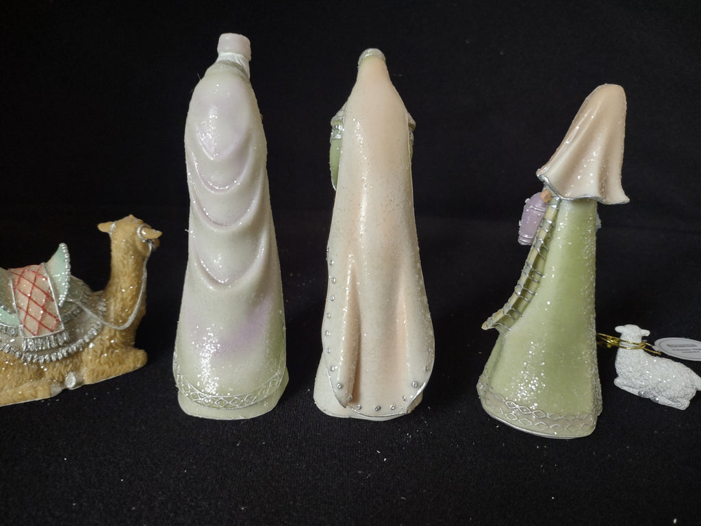 Nativity Hawthorne Village King Gaspar Melchior Lady w Urns Camel Lamb (lot 2288)