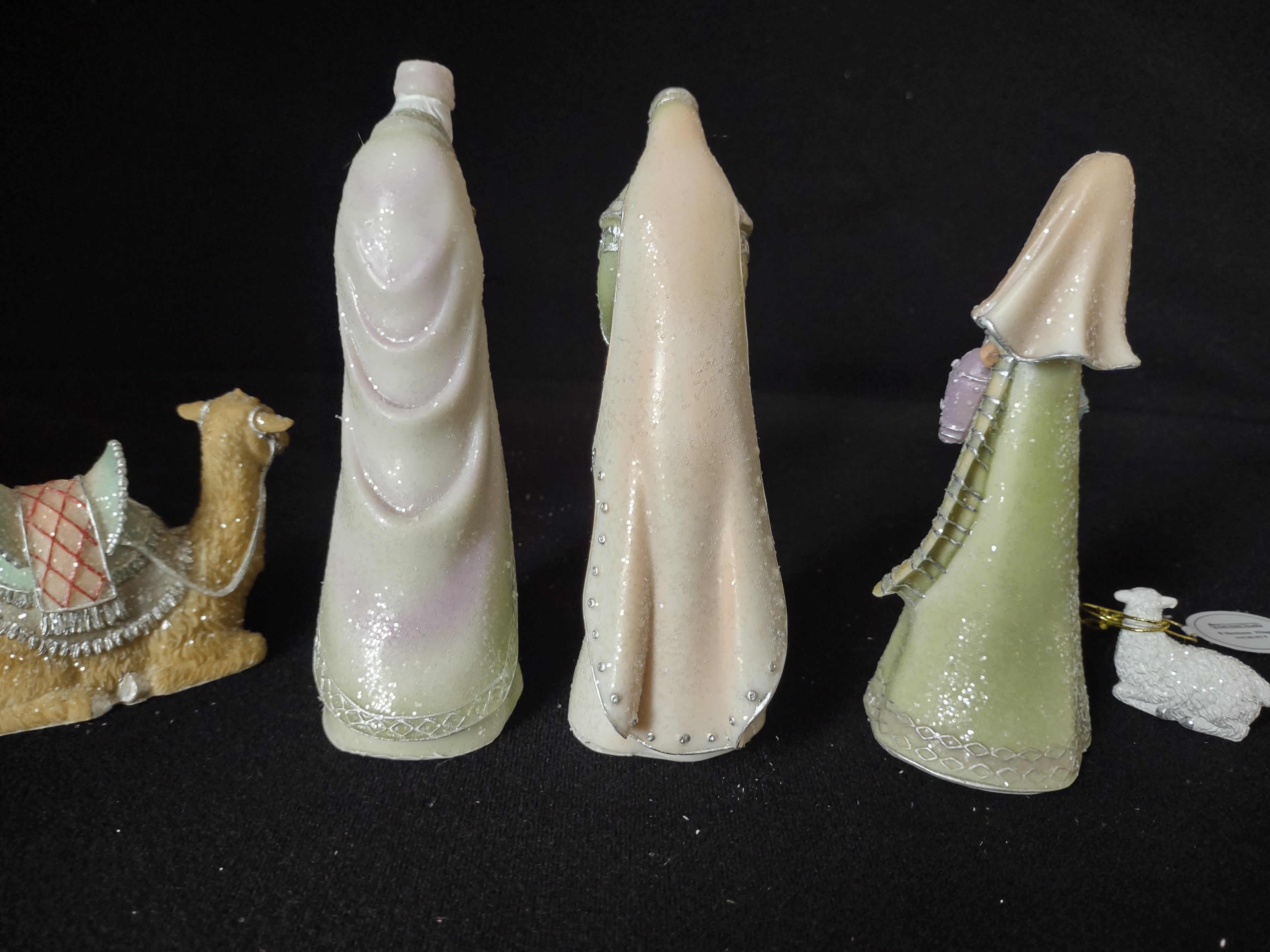 Nativity Hawthorne Village King Gaspar Melchior Lady w Urns Camel Lamb (lot 2288)