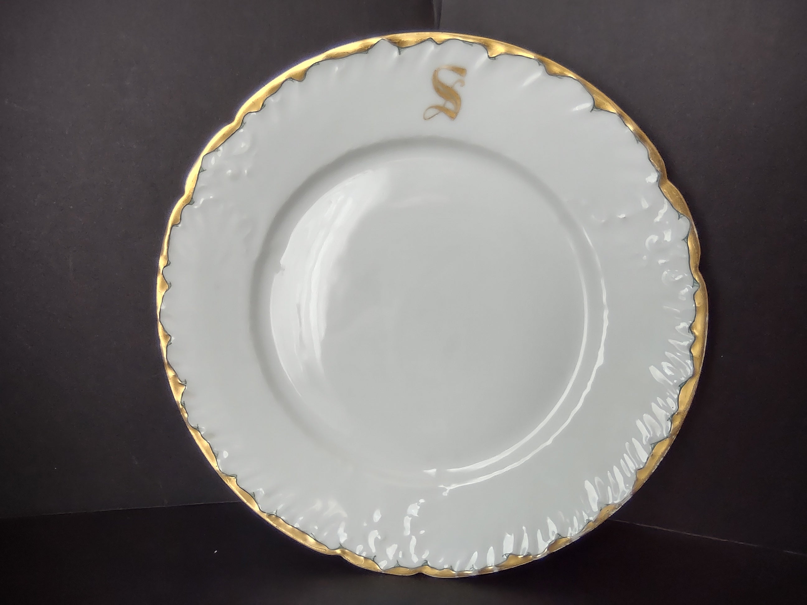 Wm. Guerin Limoges Dinner Plate Gold Trim French Chick Monogramm S (lot 985)
