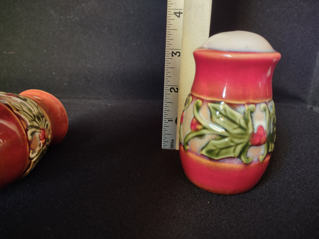 Holiday Thanksgiving Christmas Salt Pepper Shaker Poinsettia Ceramic (lot 1696)