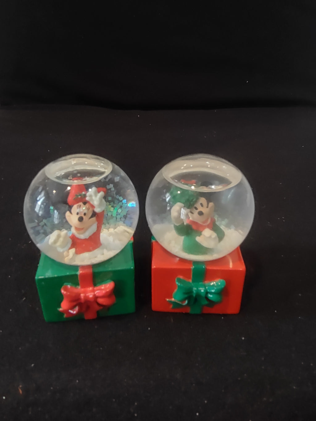 Disney Mickey Minnie Christmas 11 Snow Globes (Lot 4007)