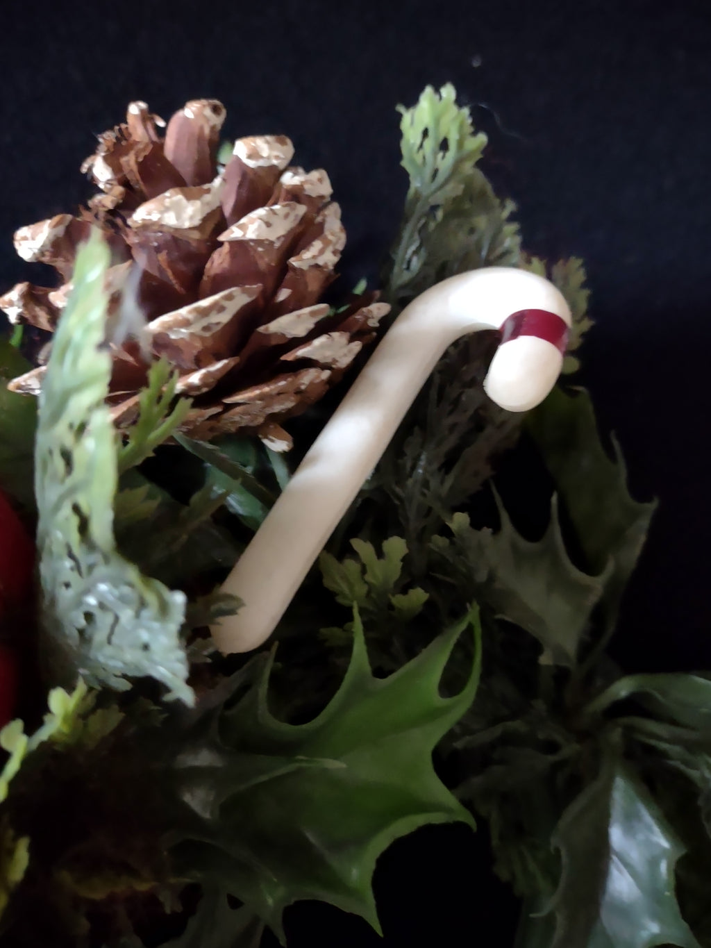 Vintage 2 Plastic Candle Rings Greenery Pine Cone Gifts Berries (Lot 4781)