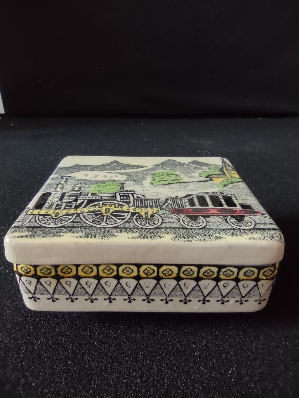 Vintage Ceramic Lidded Keepsake Box Railway B & B Steam Engine England (Lot 5809