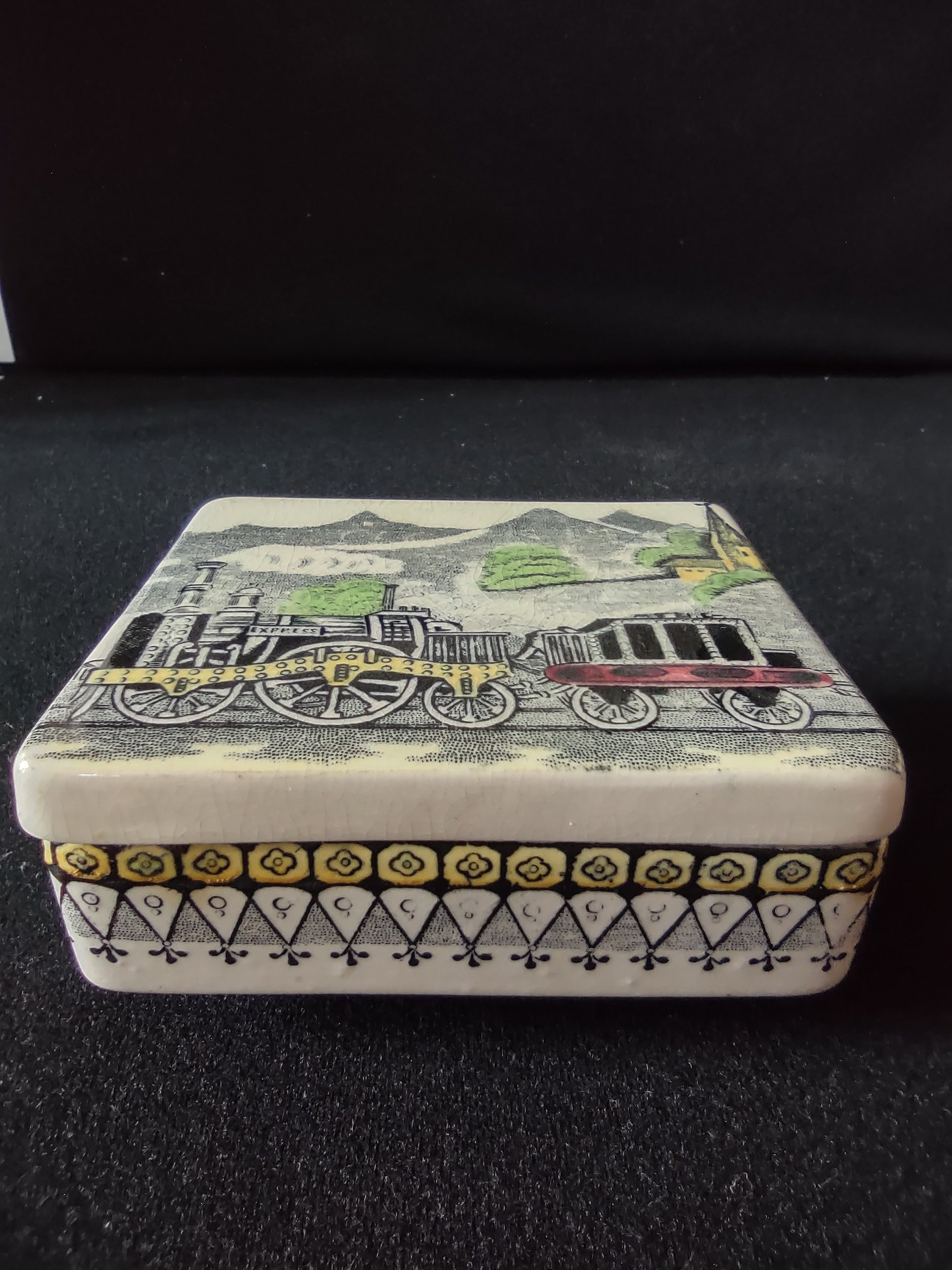 Vintage Ceramic Lidded Keepsake Box Railway B & B Steam Engine England (Lot 5809