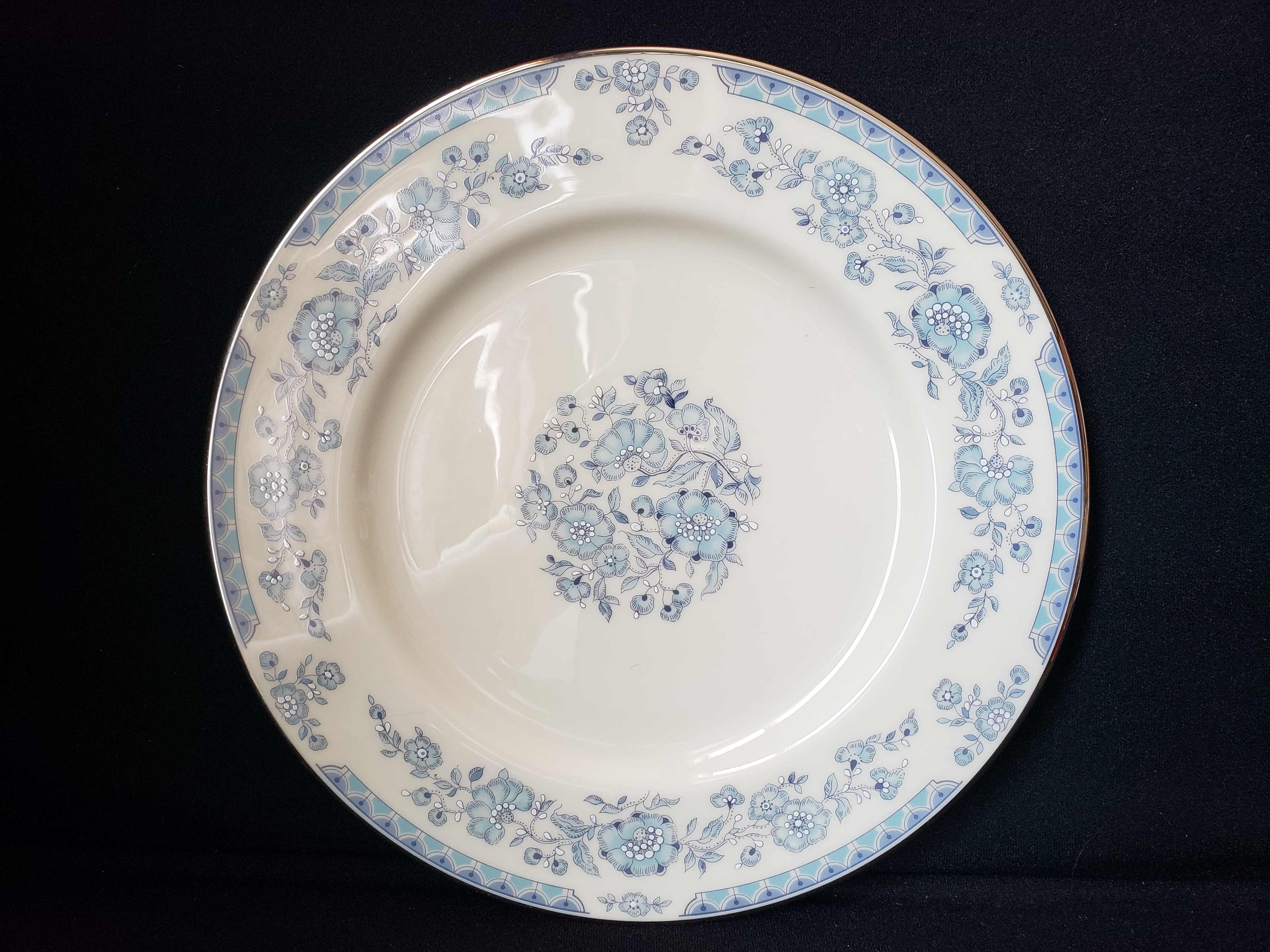 Vintage Lenox Flourish H-521 Gold Trim Dinner Plate 10-1/2" (lot 1910)