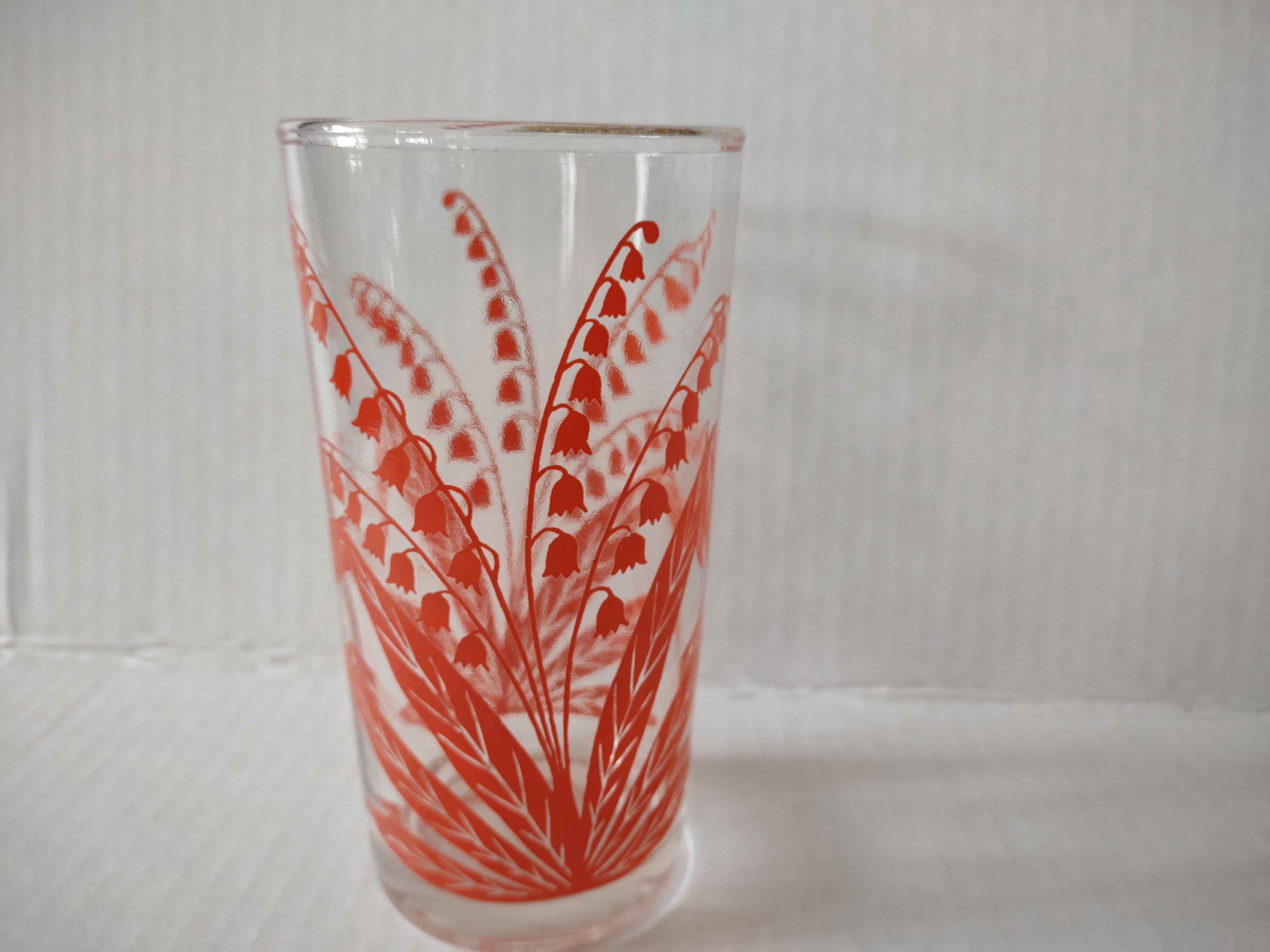 Vintage MCM Lilly of the Valley Red Drinking Tumbler Glass x 2 (lot 5163)