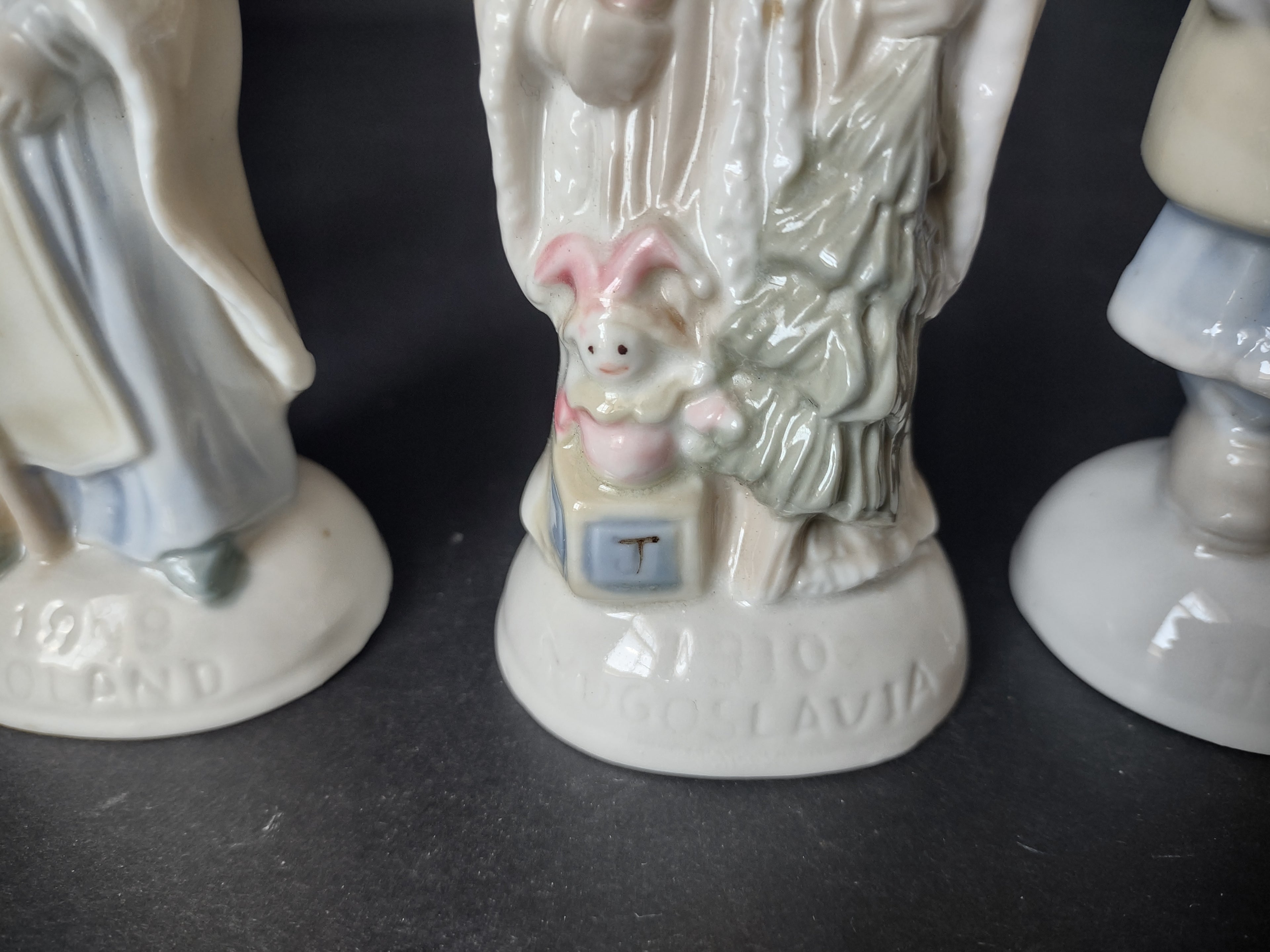 Vintage Set 4 Santa Claus Ceramic Blue White 5" Poland Holland (lot 1208)