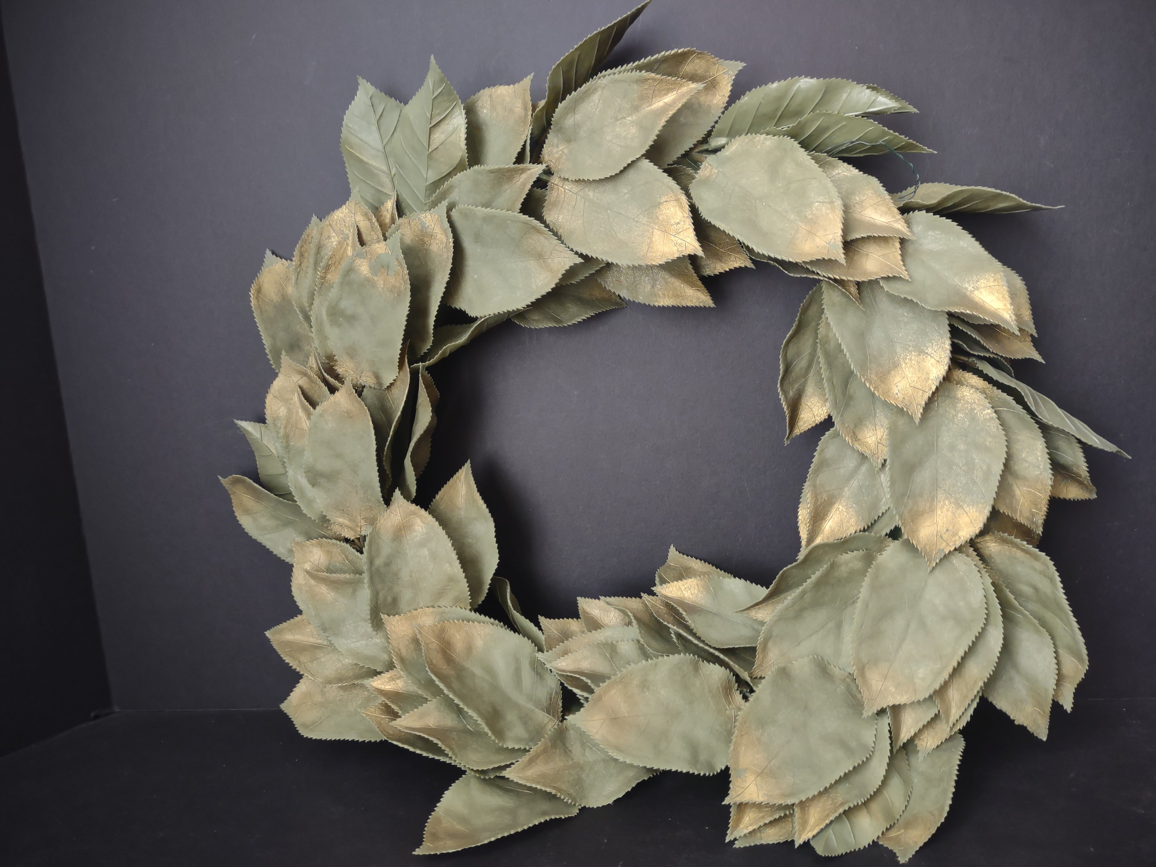 Vintage Artificial Plastic Green Leaf Laurel Wreath 12" (lot 1140)