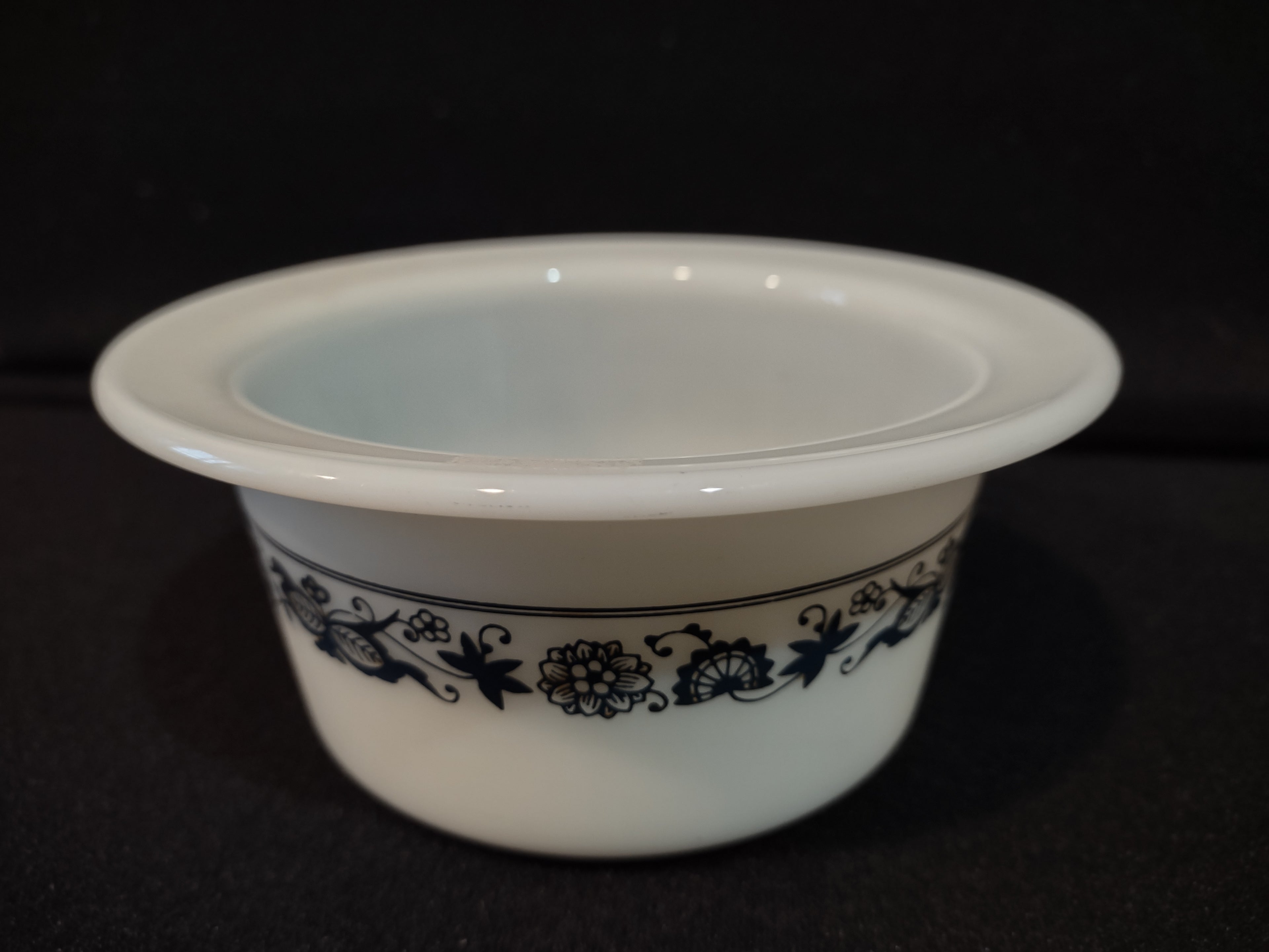 Vintage Pyrex USA Old Town Blue Onion Butter Tub (lot 5391)