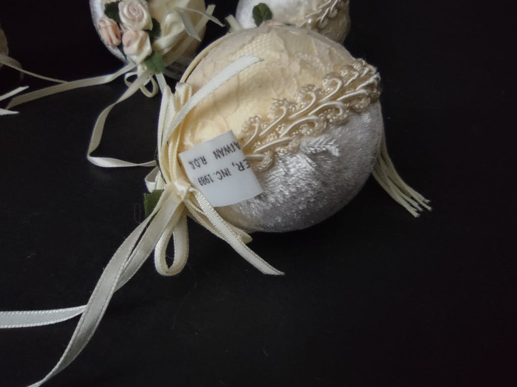 Victorian Ivory Lace Velvet Pearl Rose Christmas Ball Ornament x 4 (lot 1206)