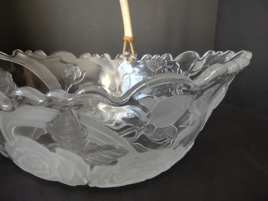 Von Maur Wedding Basket Roses Etched Glass (lot 2663)