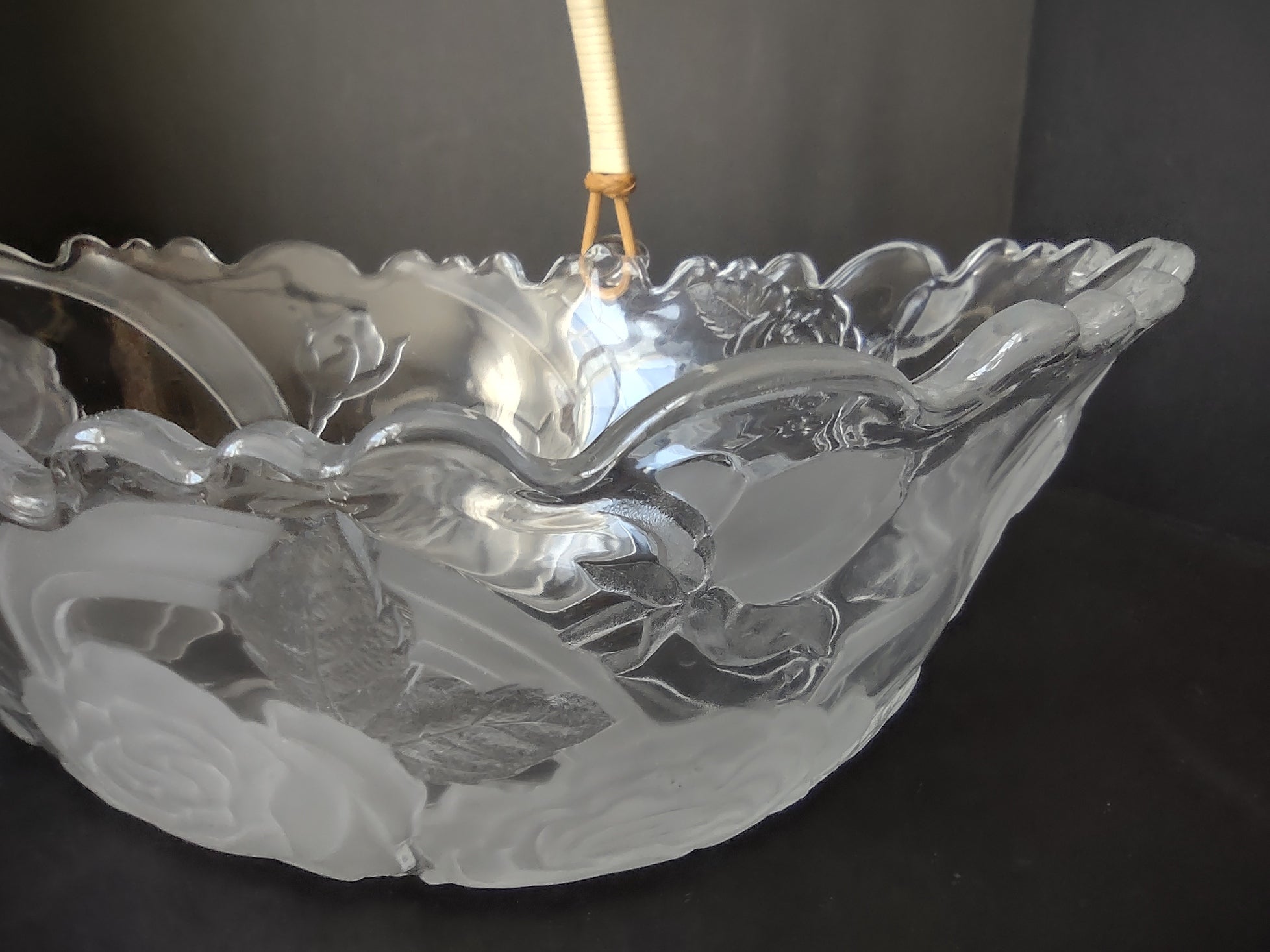 Von Maur Wedding Basket Roses Etched Glass (lot 2663)