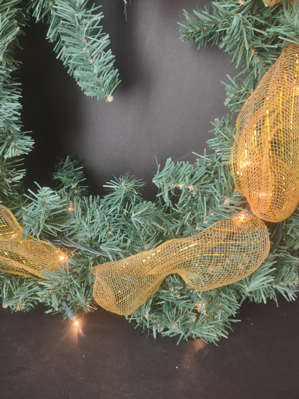 Vintage Christmas Artificial Light Up Green Wreath Gold Ribbon 18" (lot 1326)