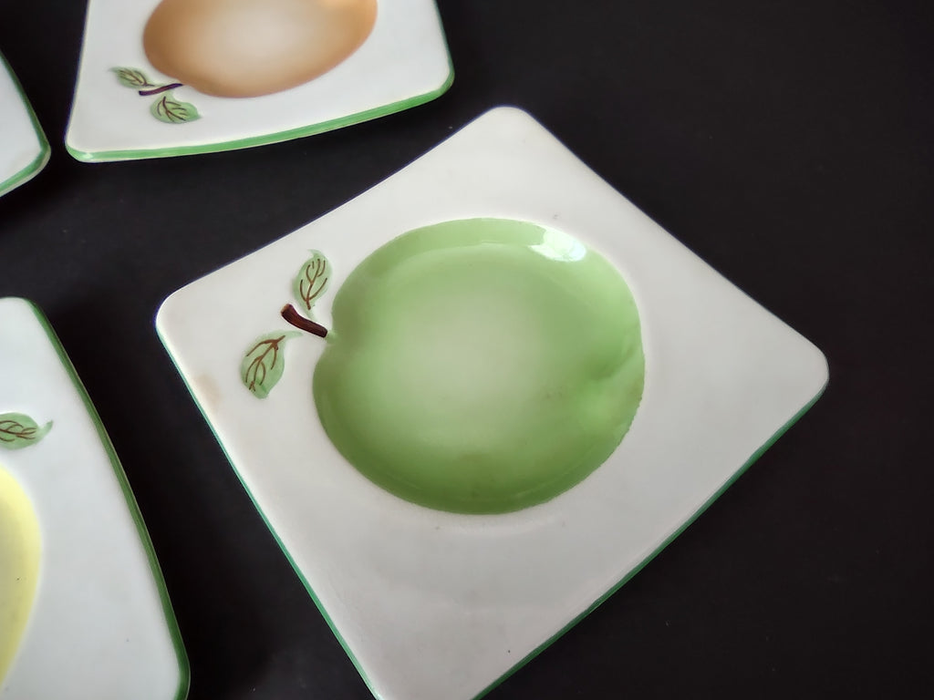 England Chelsea Set of 4 Small Square plates Apple Design (lot 1132)