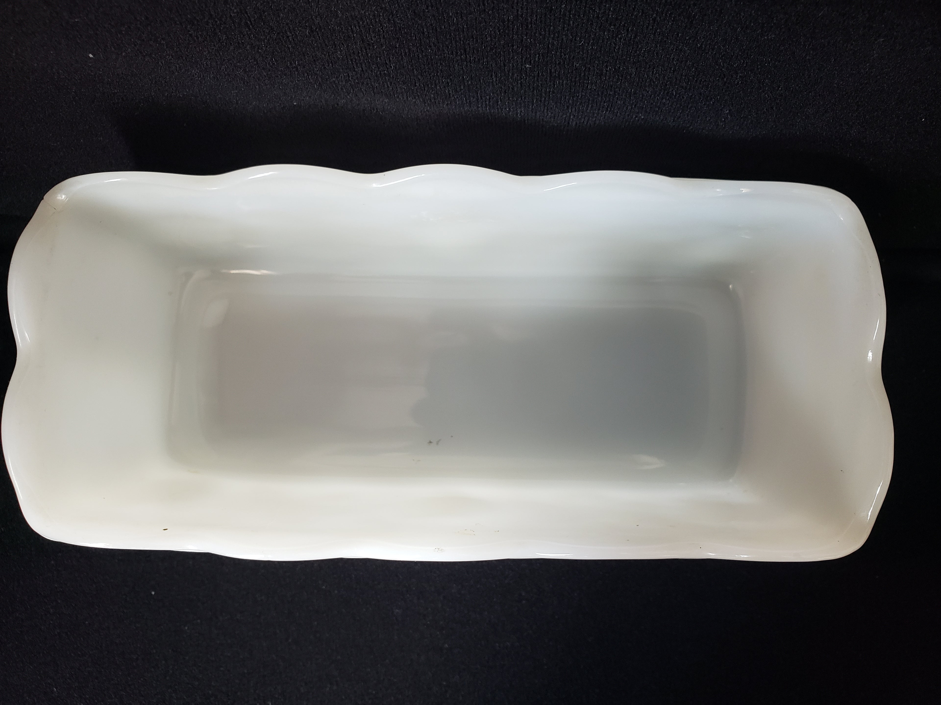Vintage Anchor Hocking Milk Glass Planter Grape Pattern Rectangle (lot 2217)
