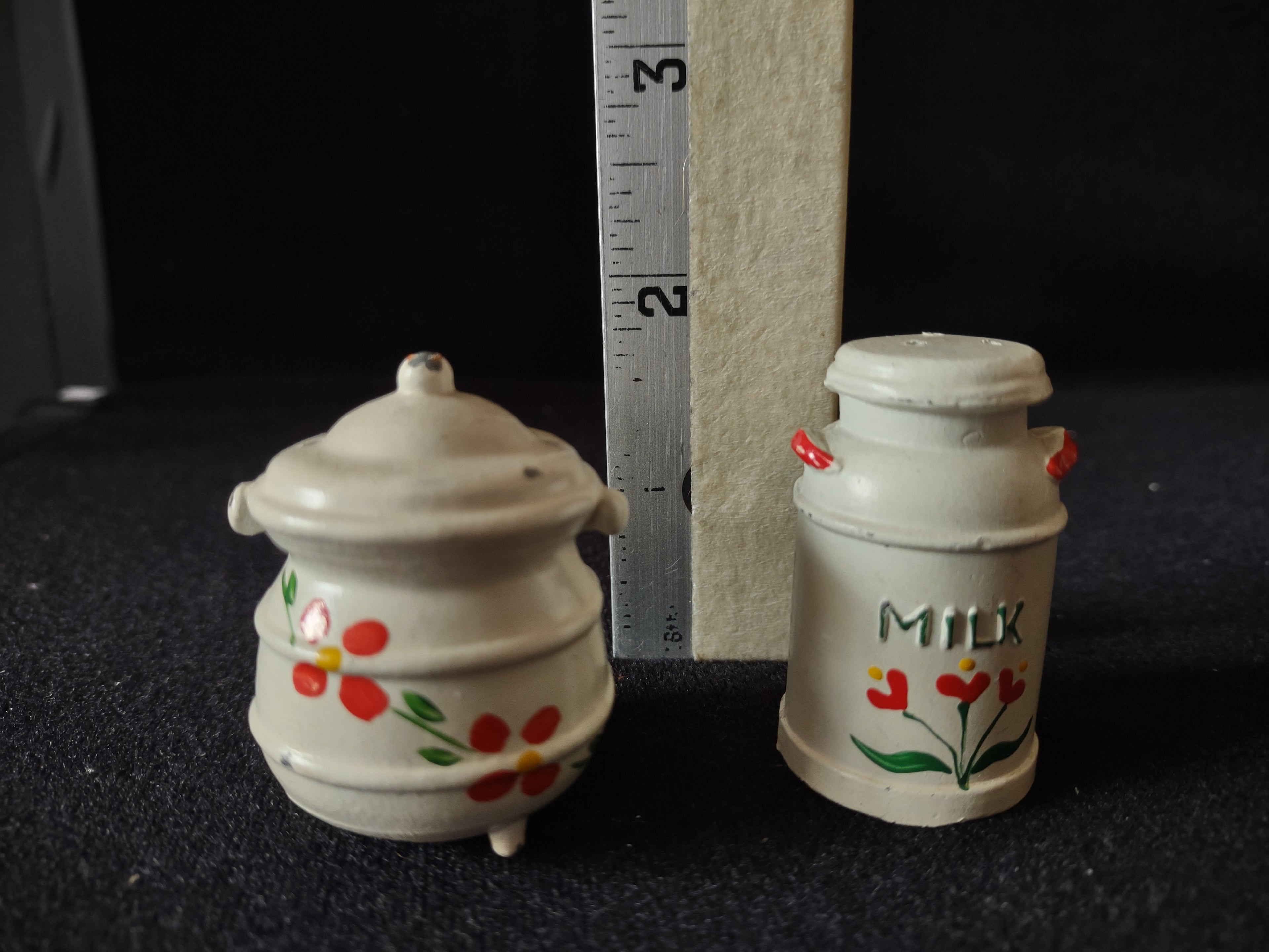 Vintage Cast Iron Milk Jug Salt and Pepper Shaker (lot 5377)