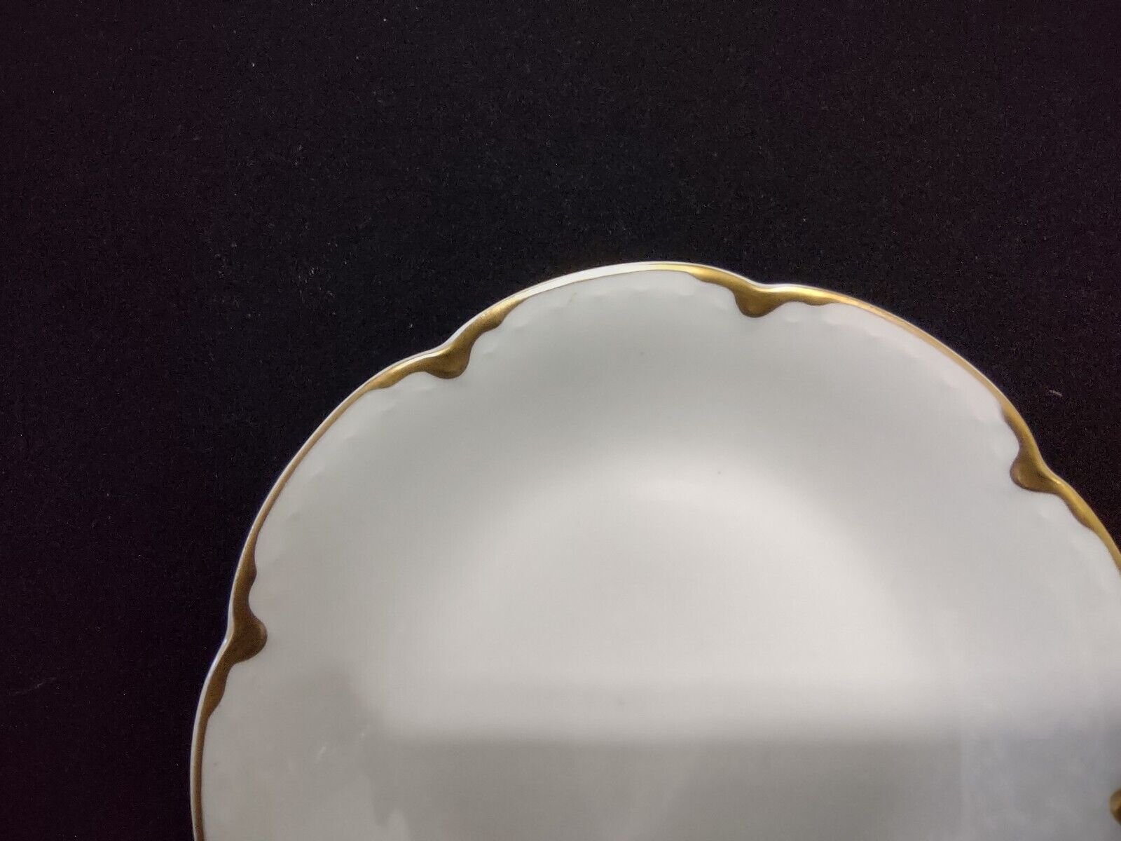 Haviland Limoges White Coupe Salad Plate 7-1/2" Gold Trim (lot 308)