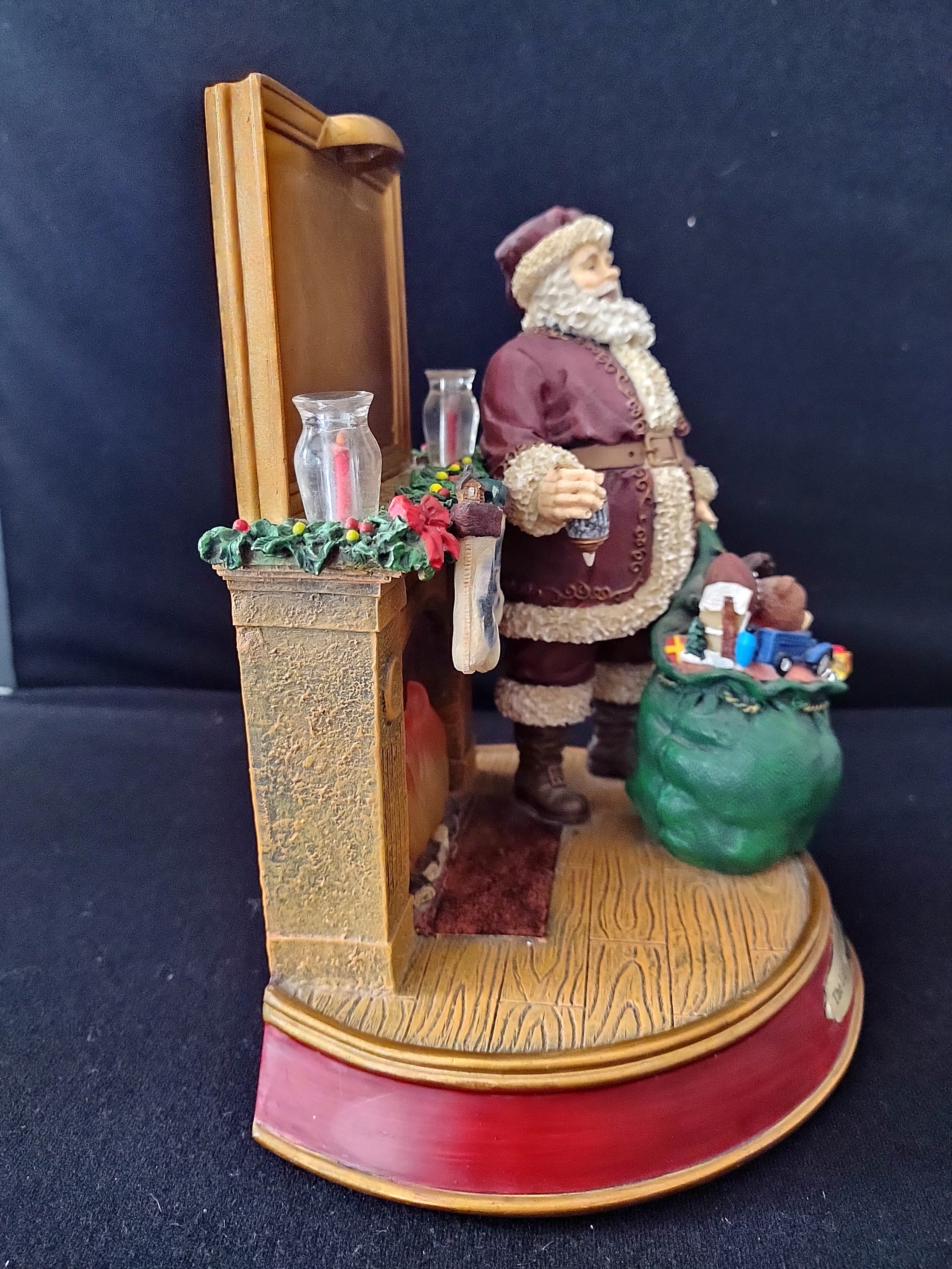 Vintage 2003 Thomas Kinkade Light Up The Holidays Flickering Fireplace (Lot 4077