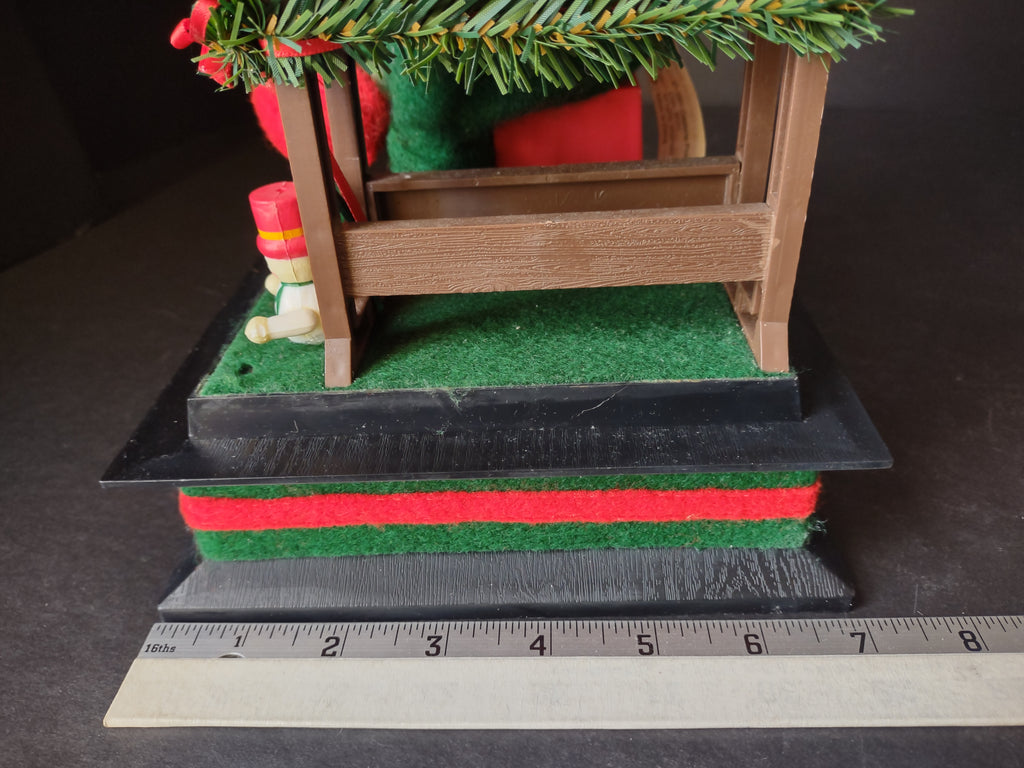 Vintage Christmas Musical Holiday Scene Plays Songs Elf (lot 1428)