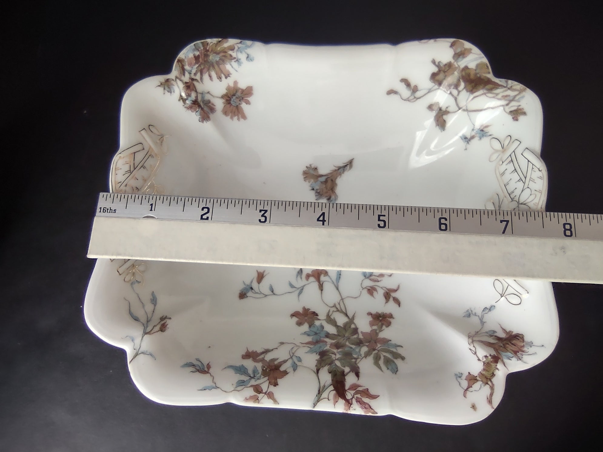 Depose Haviland Limoges Blue Flower Serving Bowl (lot 962)