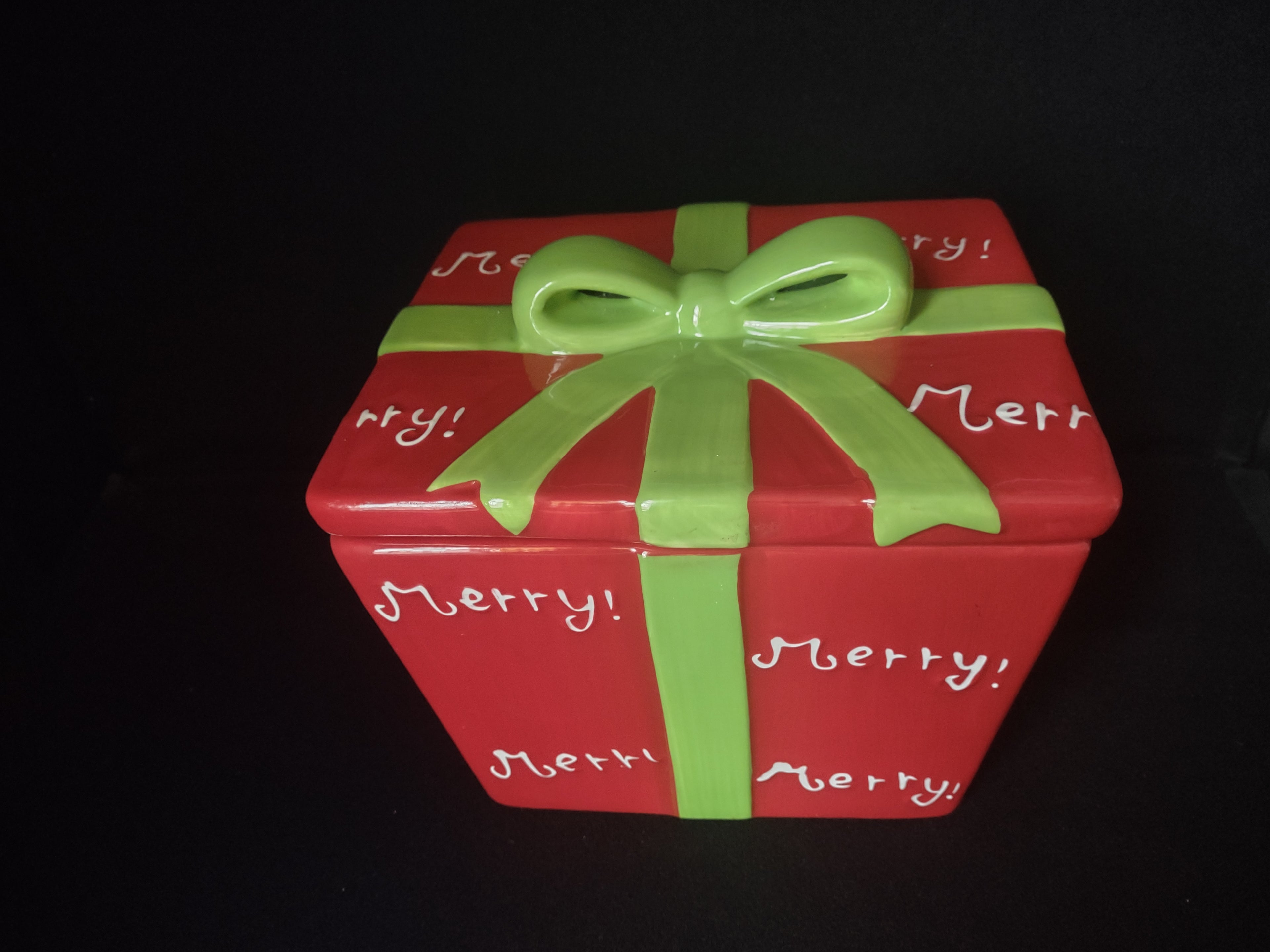 Christmas Gift Box Cookie Jar (lot 1713)