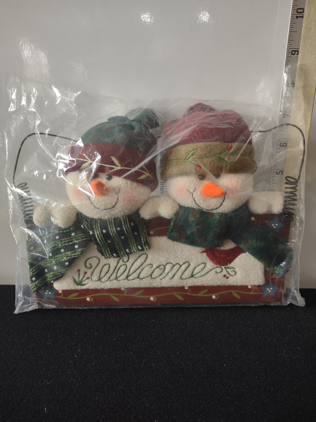 Christmas Winter Plush Snowmen Hats Scarves Welcome Wall Hanging (Lot 4621)