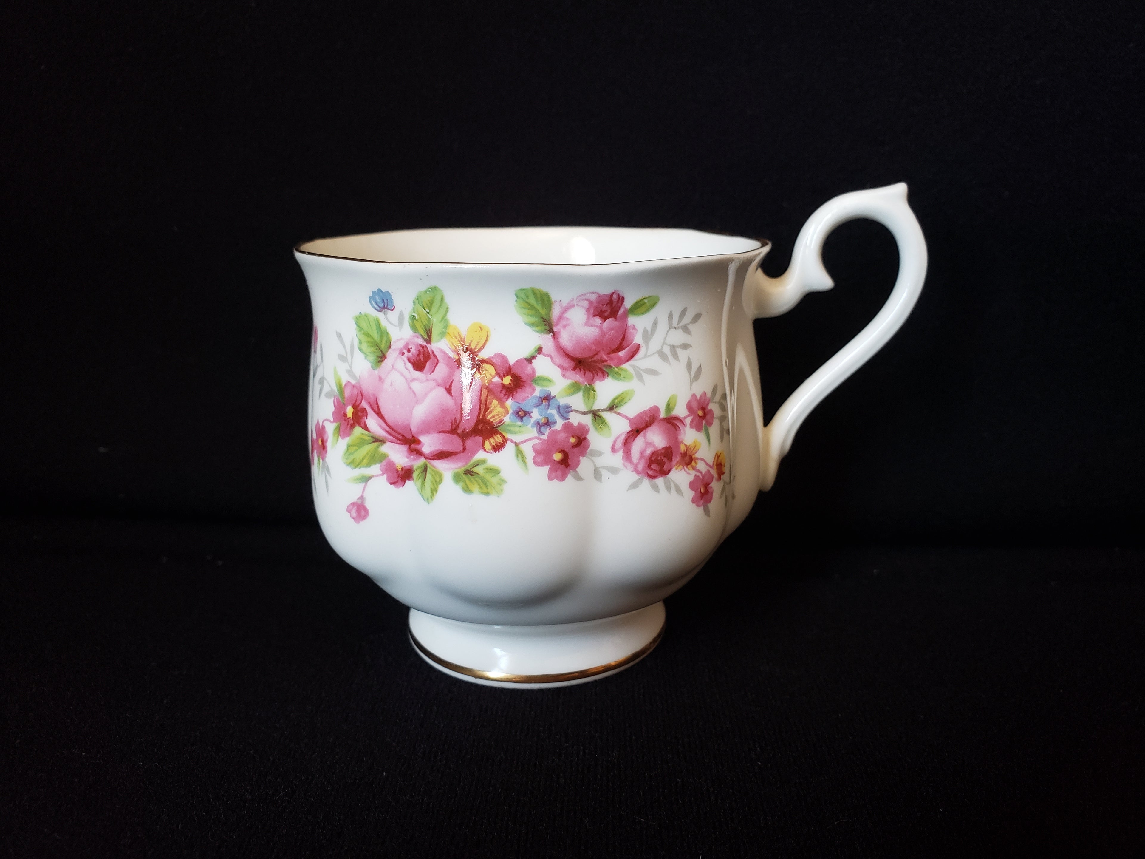 Vintage Royal Albert Rose Bouquet Saucer ONLY (lot 2034)