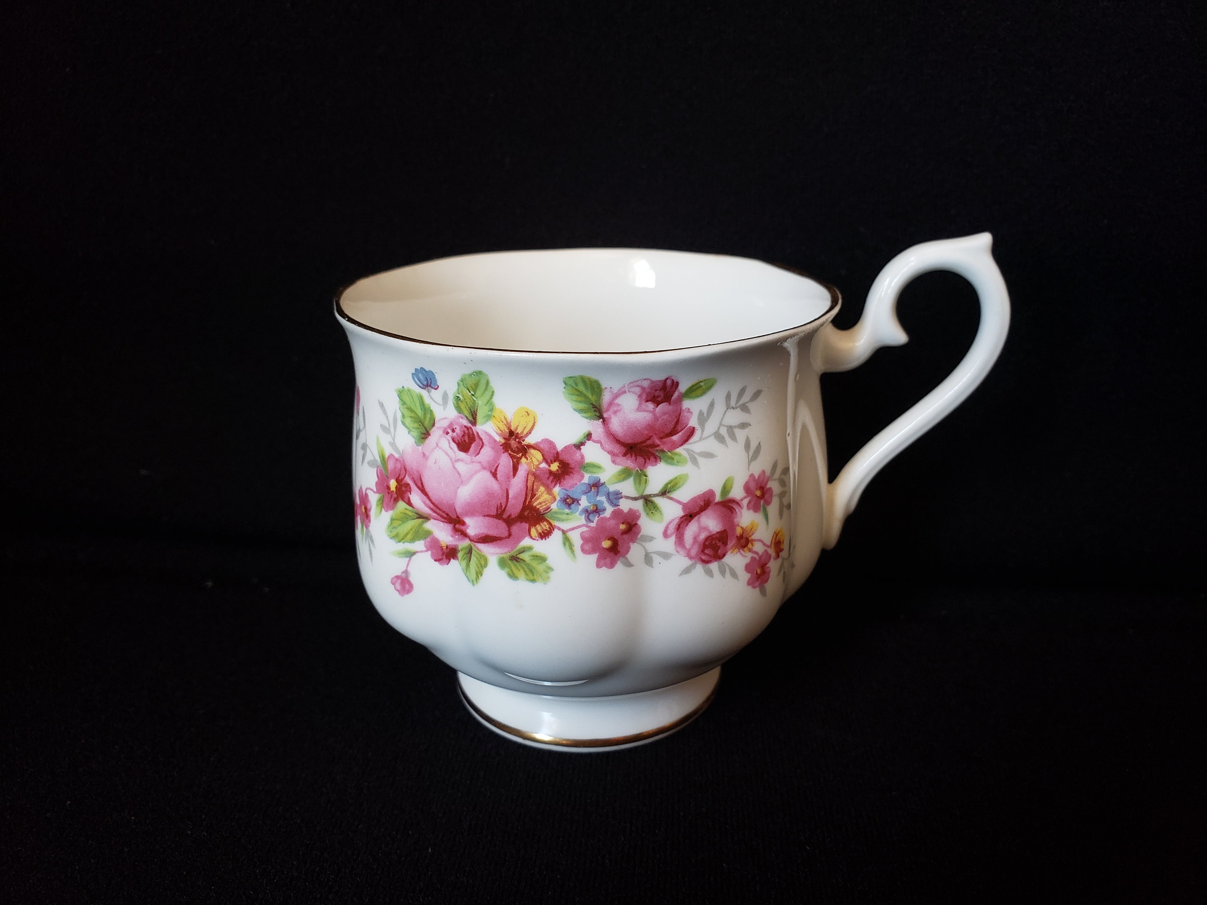 Vintage Royal Albert Rose Bouquet Saucer ONLY (lot 2034)