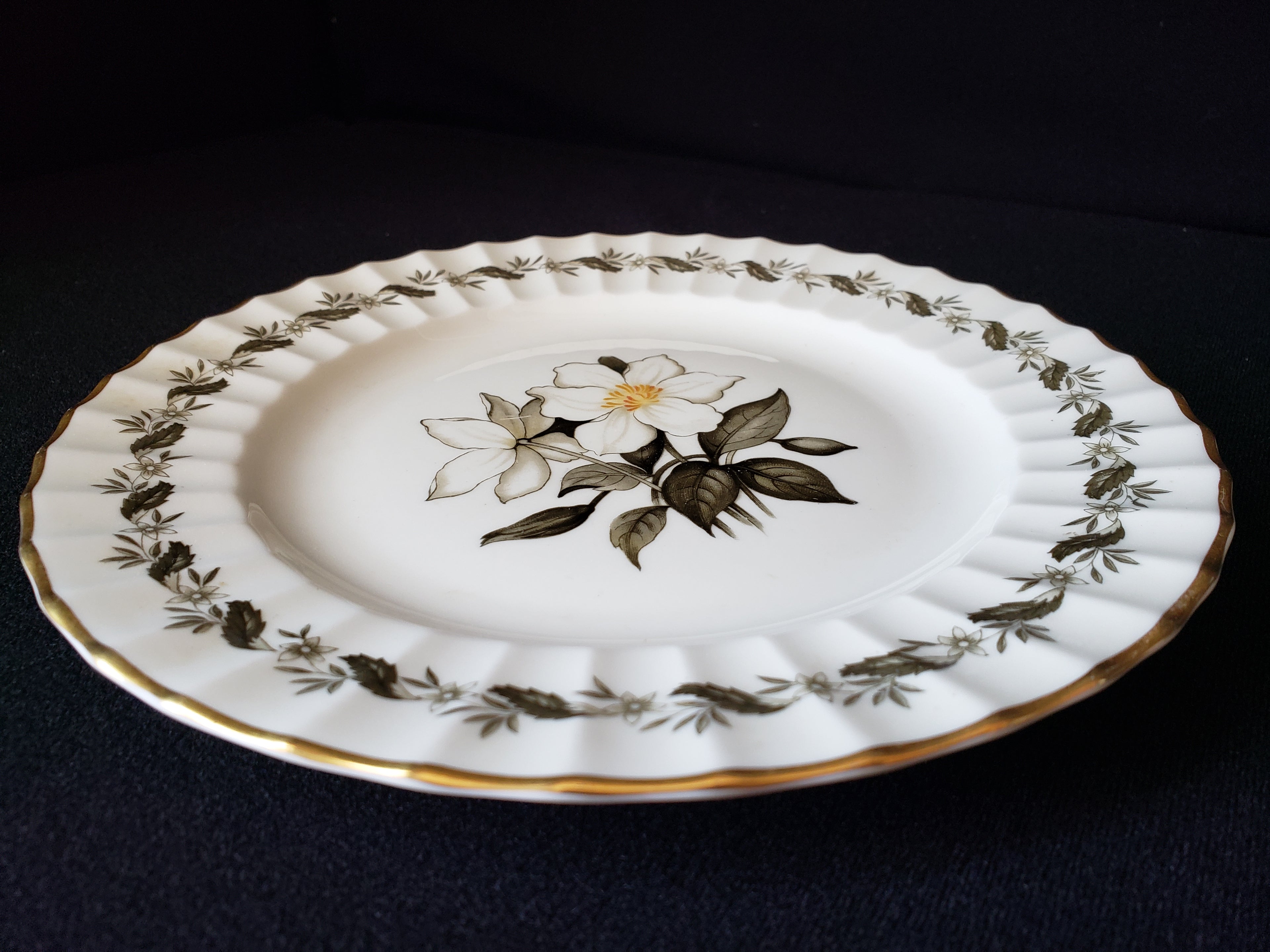 Vintage Royal Worcester Engadine Salad or Luncheon Plate 8" (lot 2129)