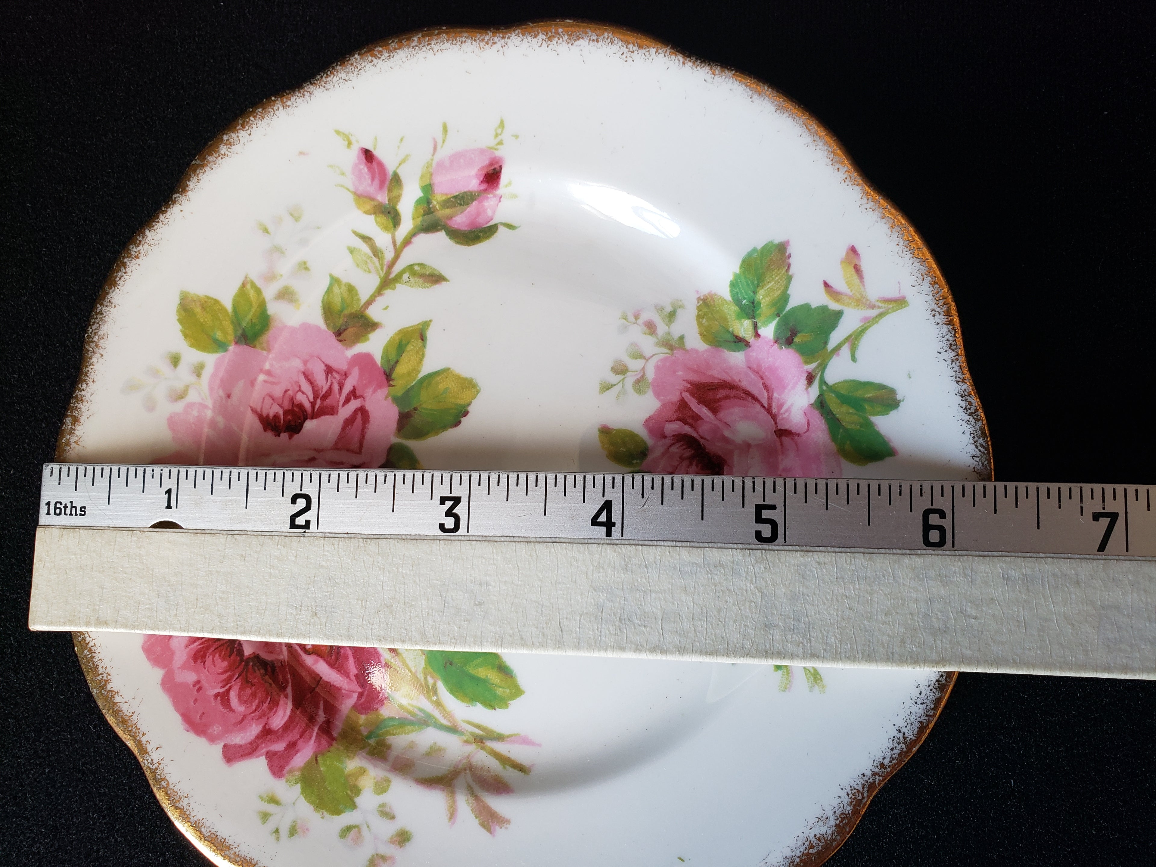 Vintage Royal Albert American Beauty Dessert or Bread Plate 6-1/4" (lot 2047)
