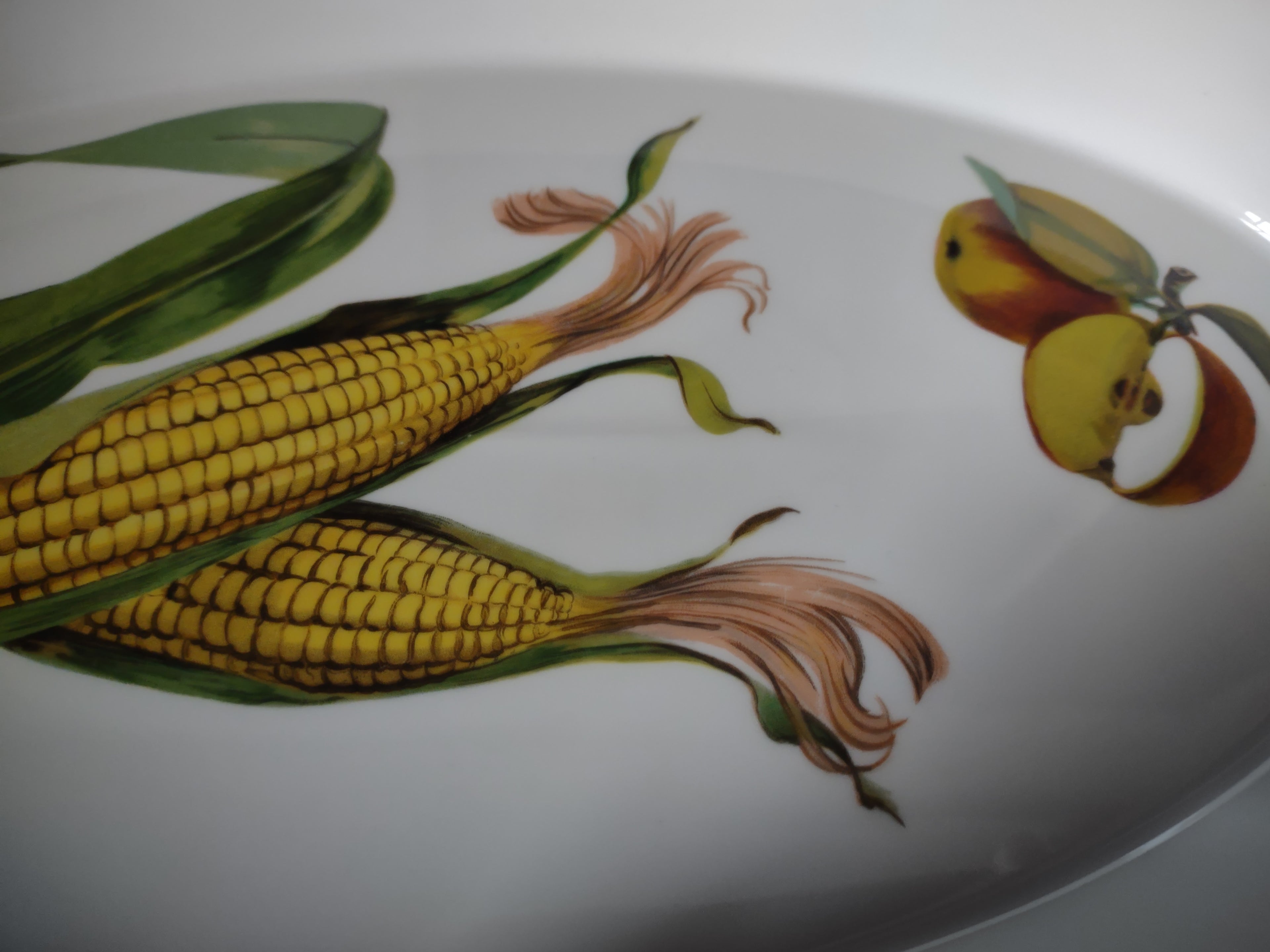 Royal Worcester Evesham 12" Oval Baking Dish Oven to Table (lot 2769)