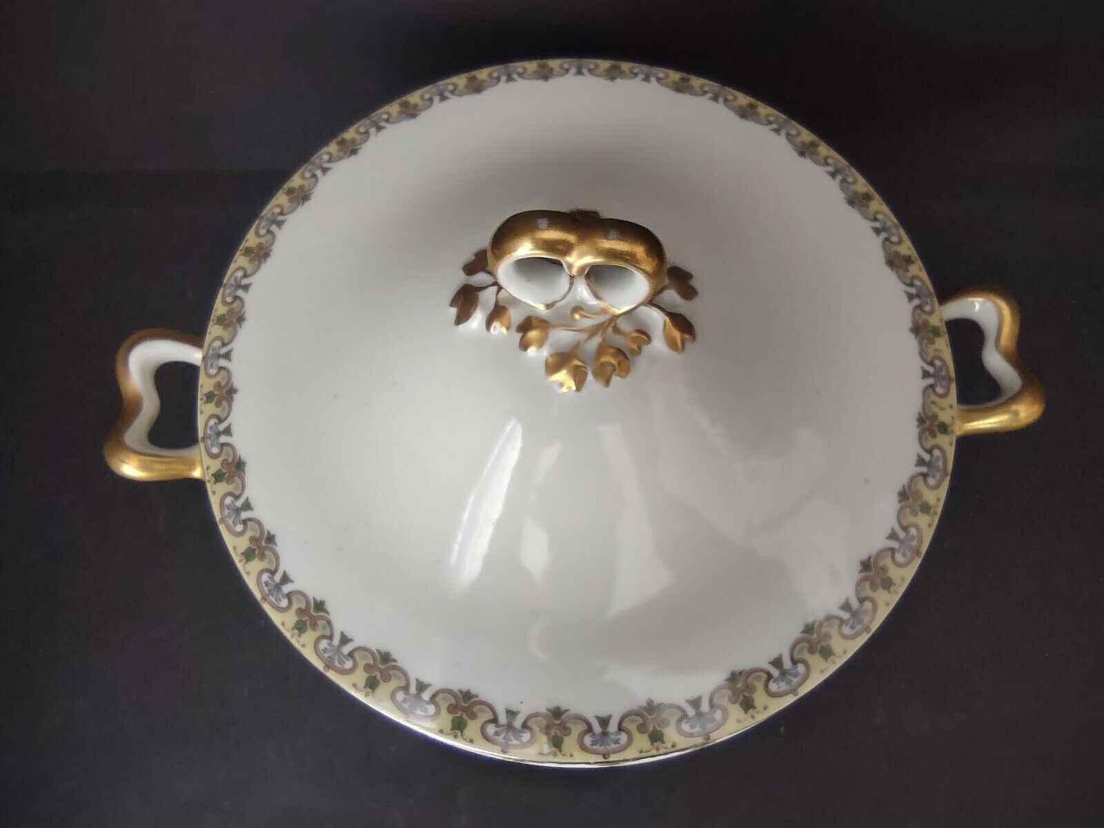 Wm Guerin France Limoges Round Soup Tureen Yellow Gold Trim (lot 532)