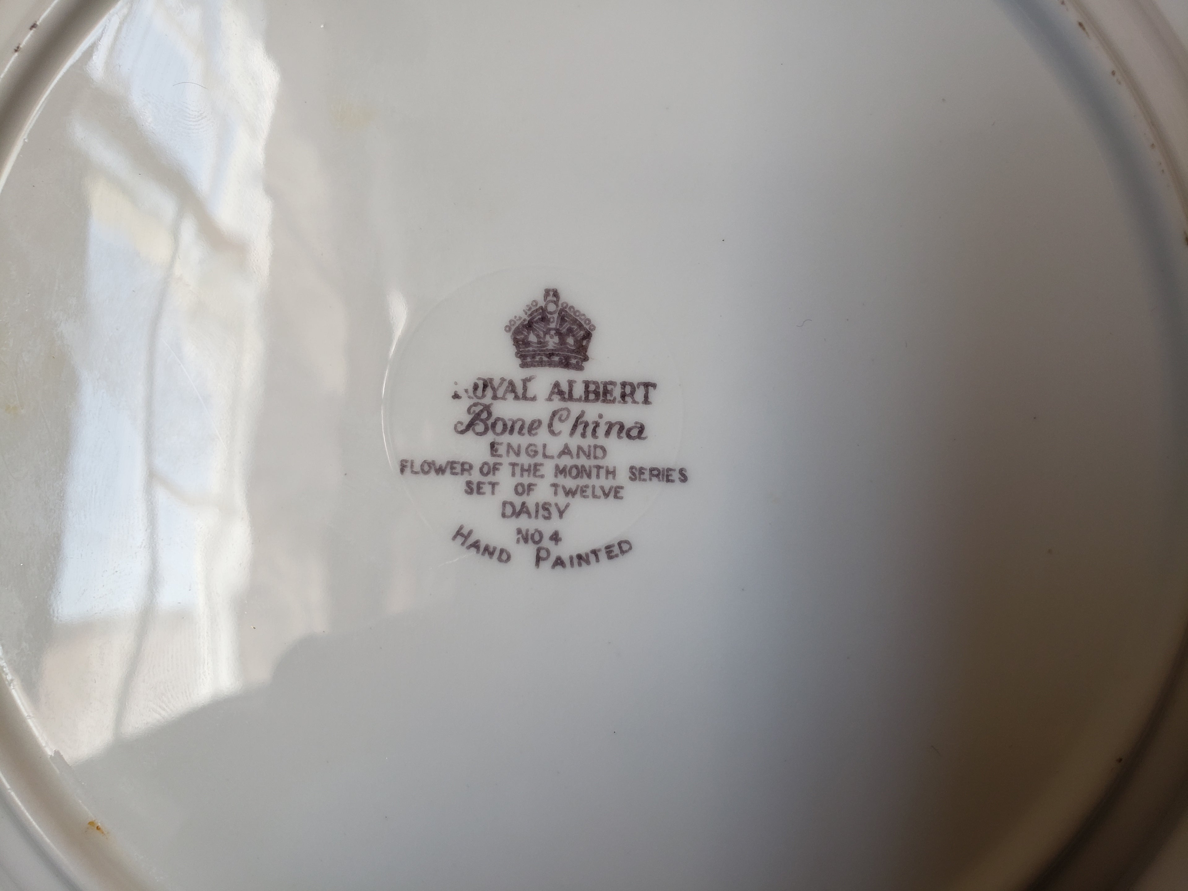 Vintage Royal Albert Daisy Dessert or Salad 8" Plate Flower of the Month (lot 2041)