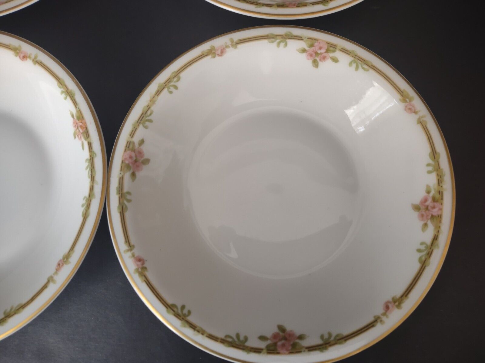 Haviland Limoges Schleiger 625 A Red Rose 6 x Coupe Salad Plate 7-1/2" (lot 537)