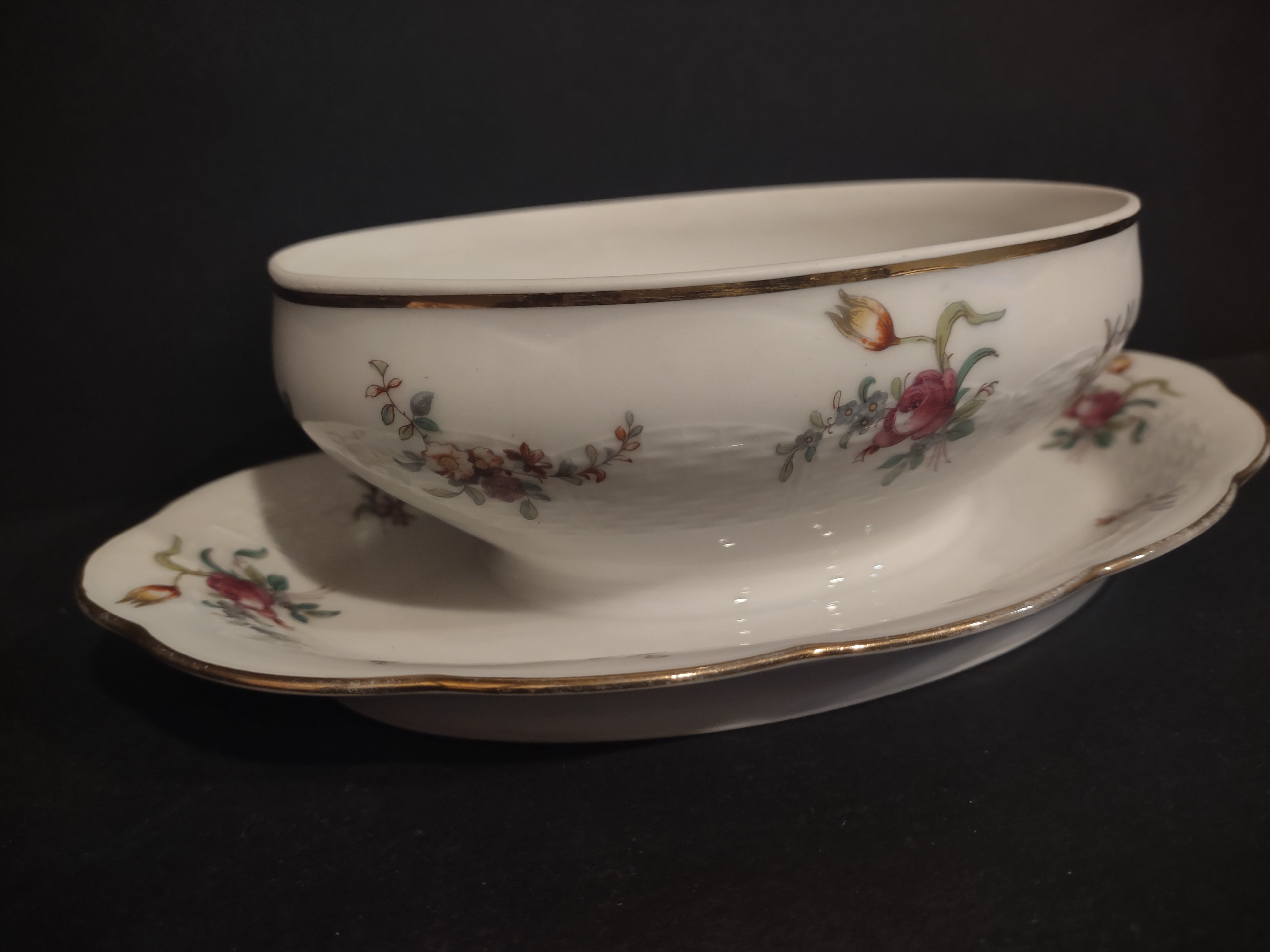 Haviland Limoges France Gold Trim Gravy Bowl Flower Design (lot 596)