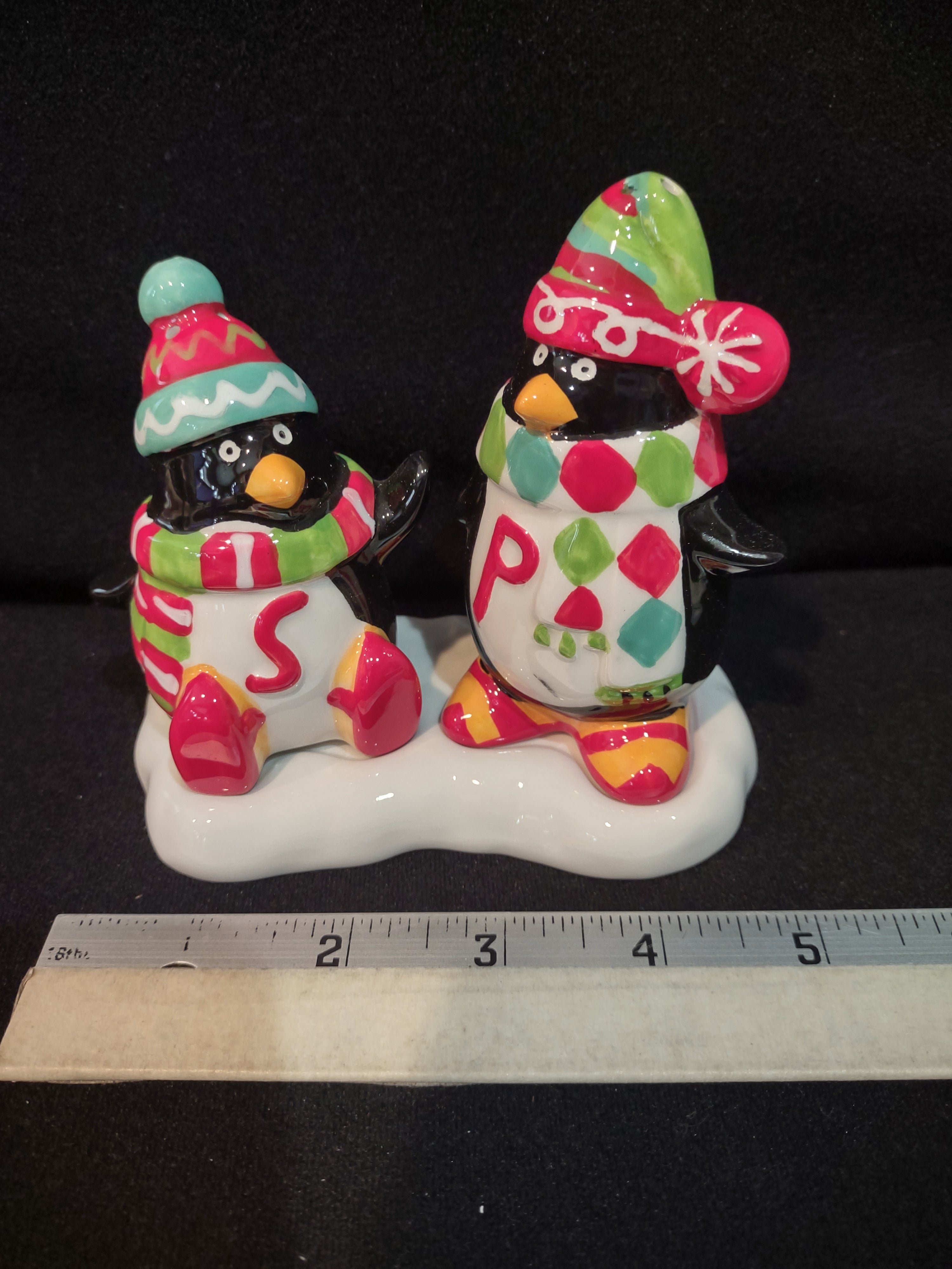 Christmas Holiday Ceramic Penguin Skates Salt Pepper Holder (Lot 4095)