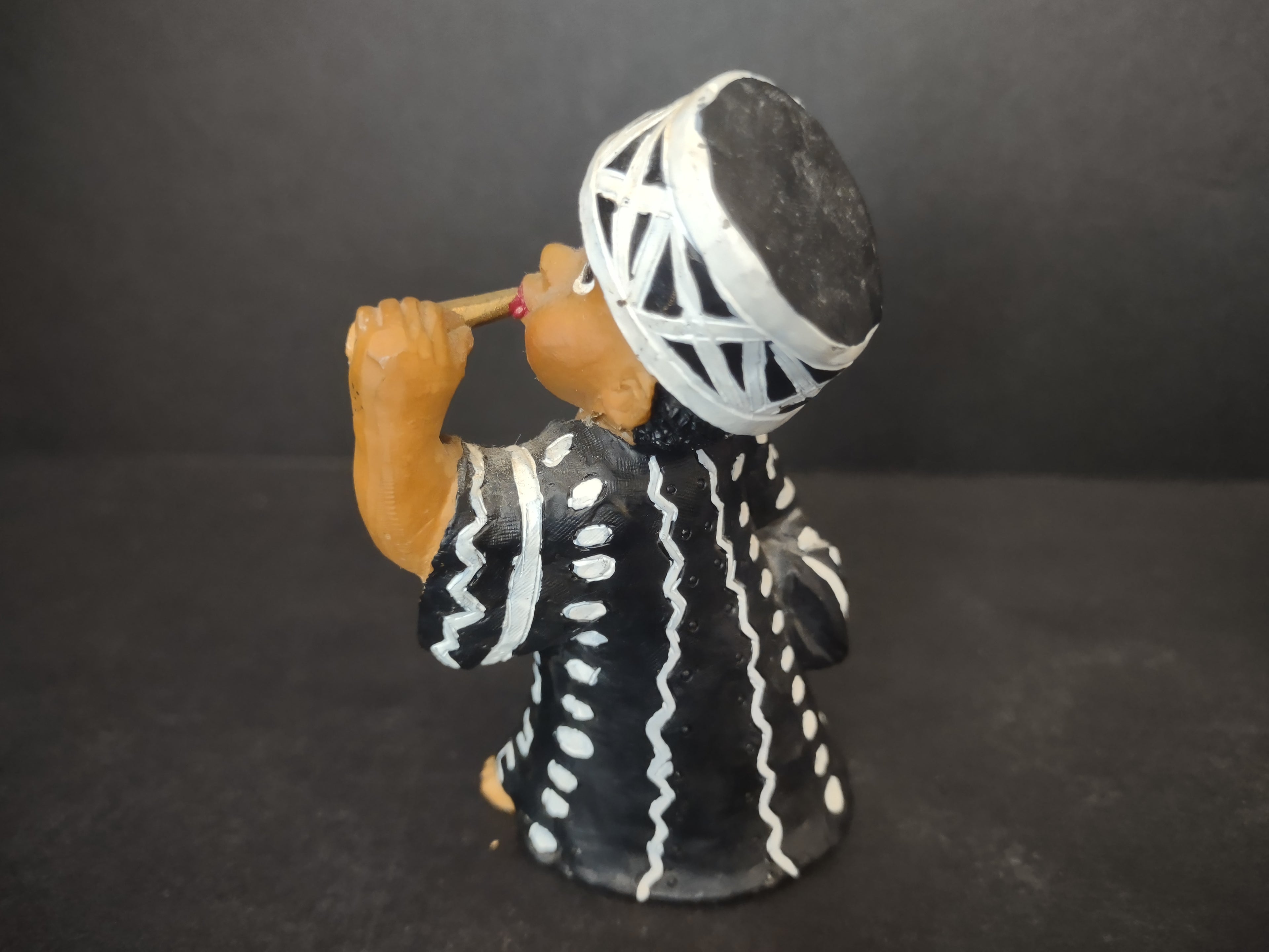 Vintage Black African Small Figurine Musical 3-1/2" (lot 3086)