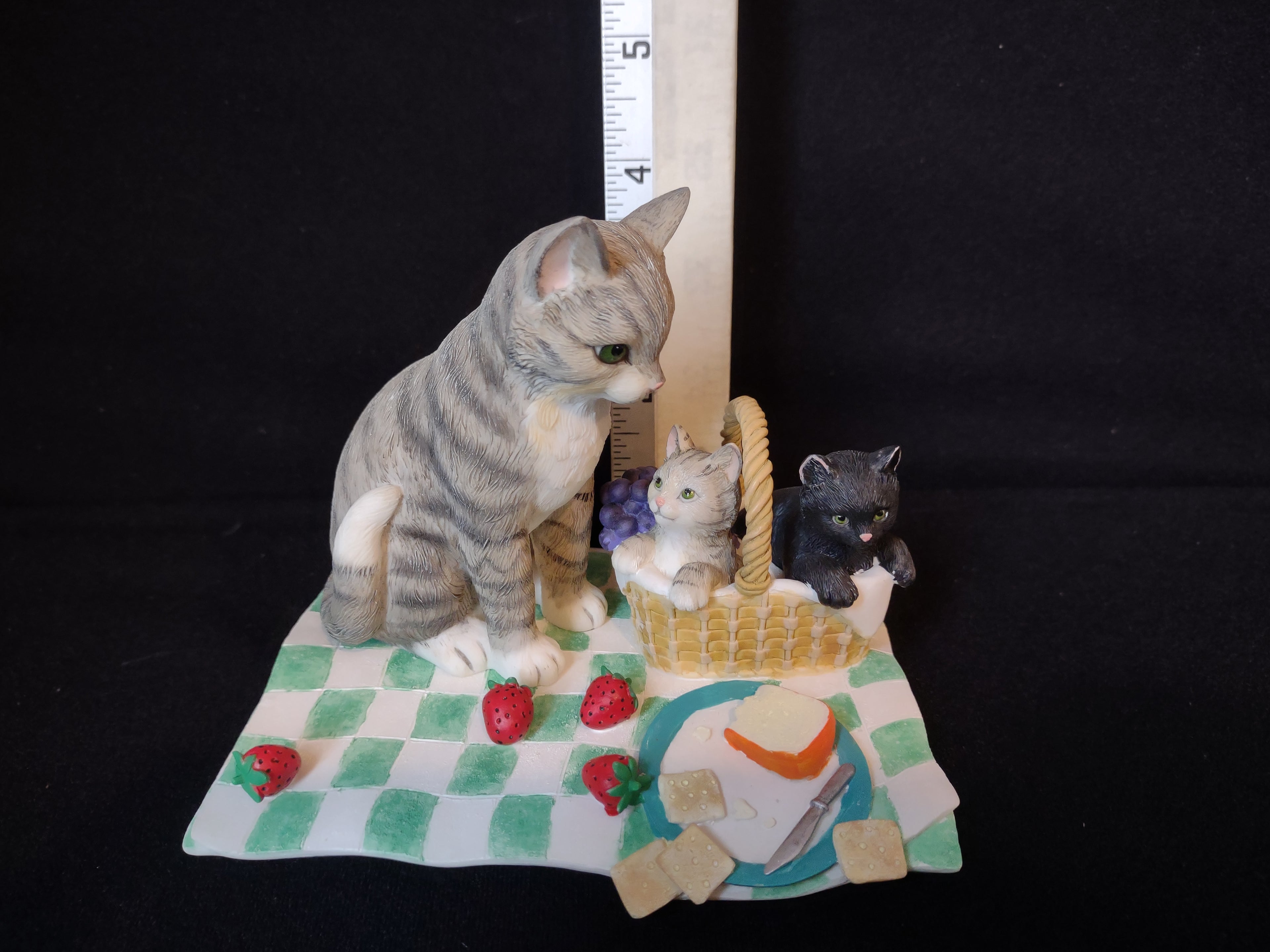 Lenox Family Picnic Mama Cat Kittens Strawberry & Cheese (lot 1633)