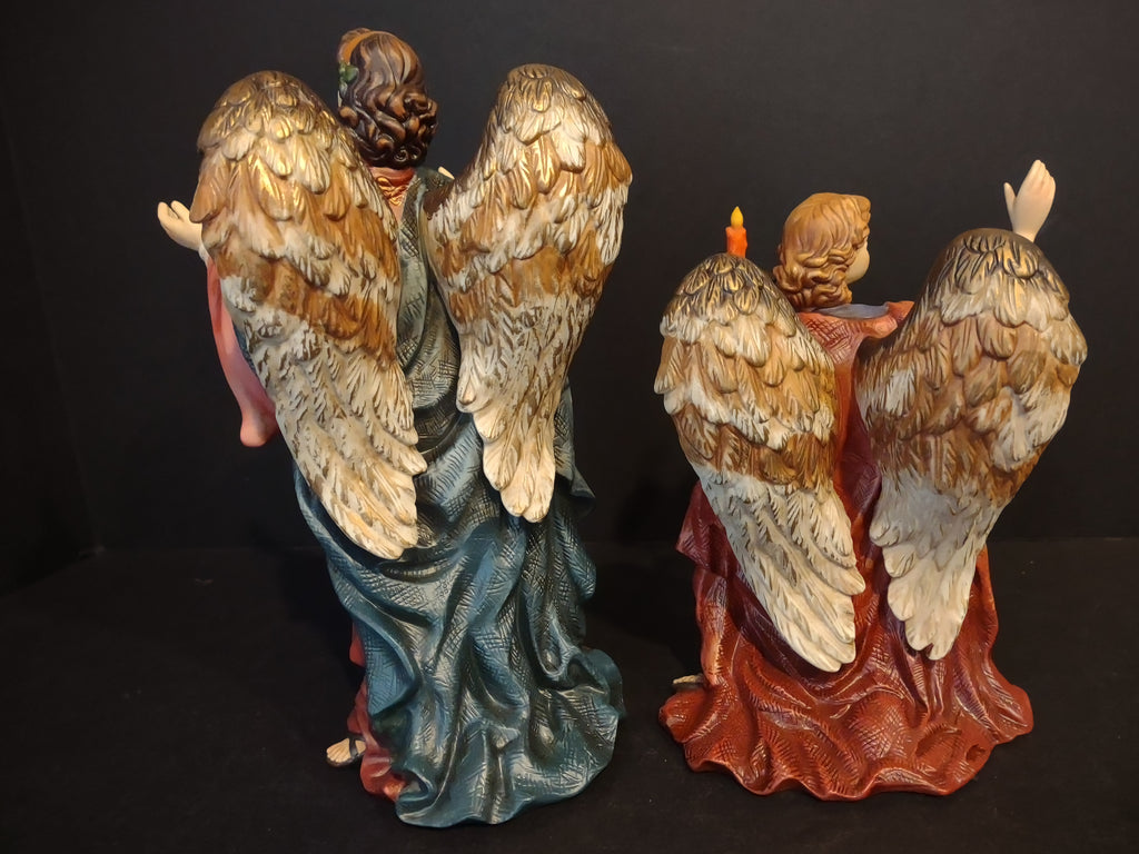 Christmas Collectible Porcelain Nativity Set of 2 Angels (lot 1328)