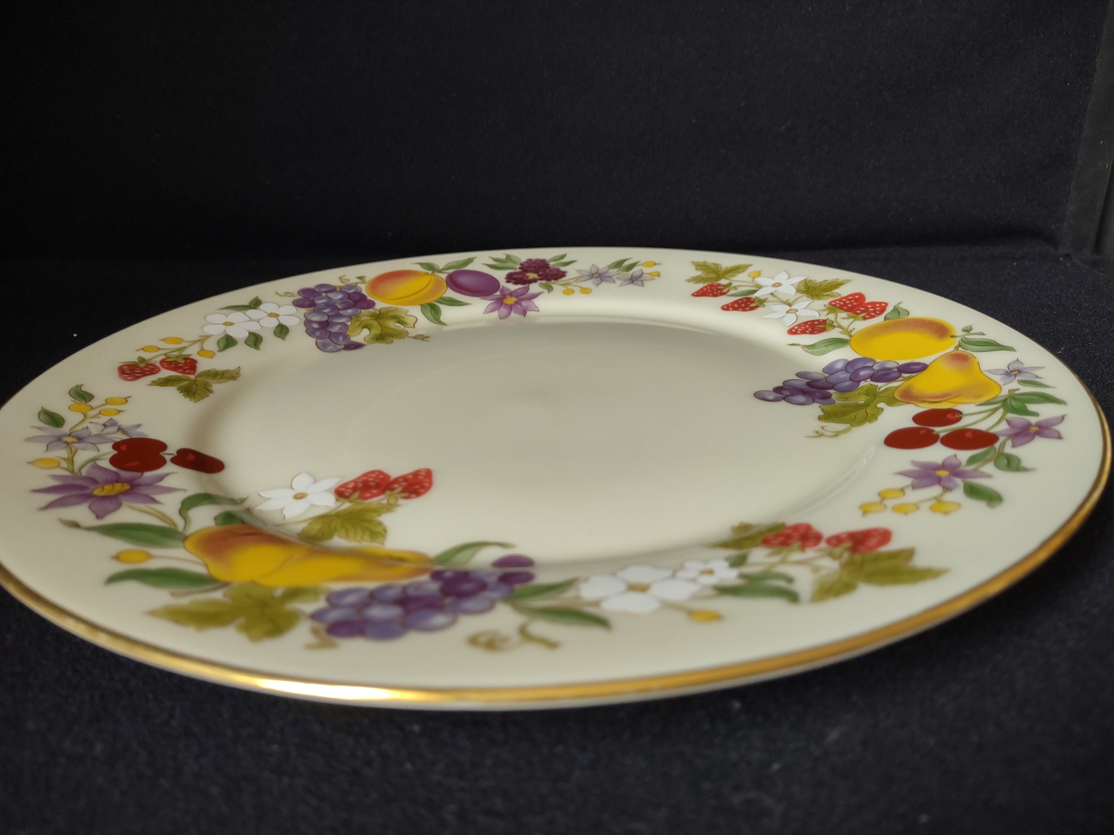 Vintage Lenox Special Fruit Design Dinner Plate 10-3/4" (lot 1849)
