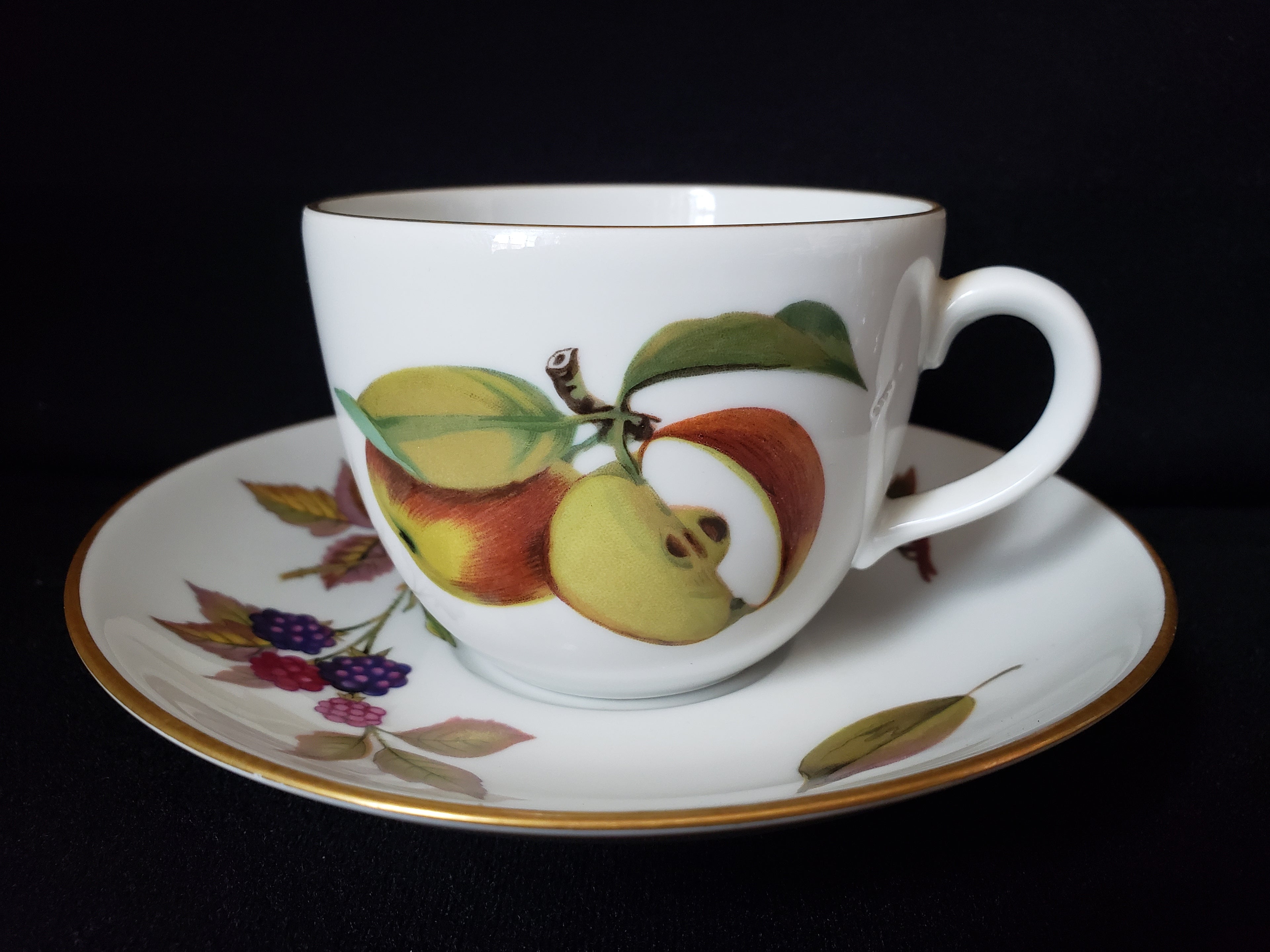 Vintage Royal Worcester Evesham Tea Cup with Saucer (lot 2073)