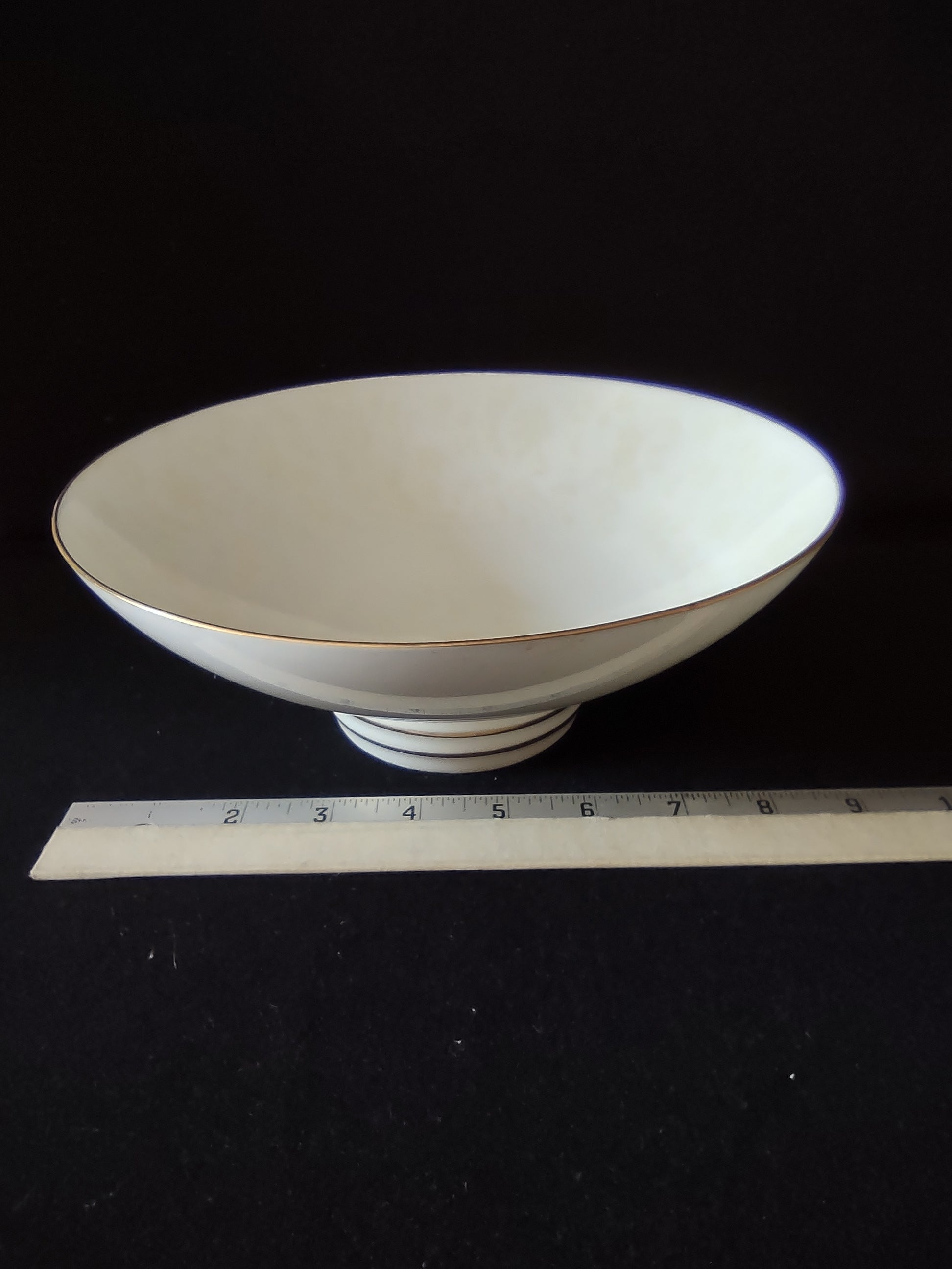 Vintage Minton White Paisley Vegetable Bowl Bone China Pedestal Foot (Lot 5516)