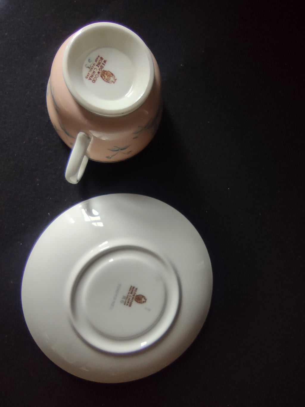 Wedgwood Pimpernel Pink Set of 2 Teacup/Saucer Brown Stamp (lot 2766)