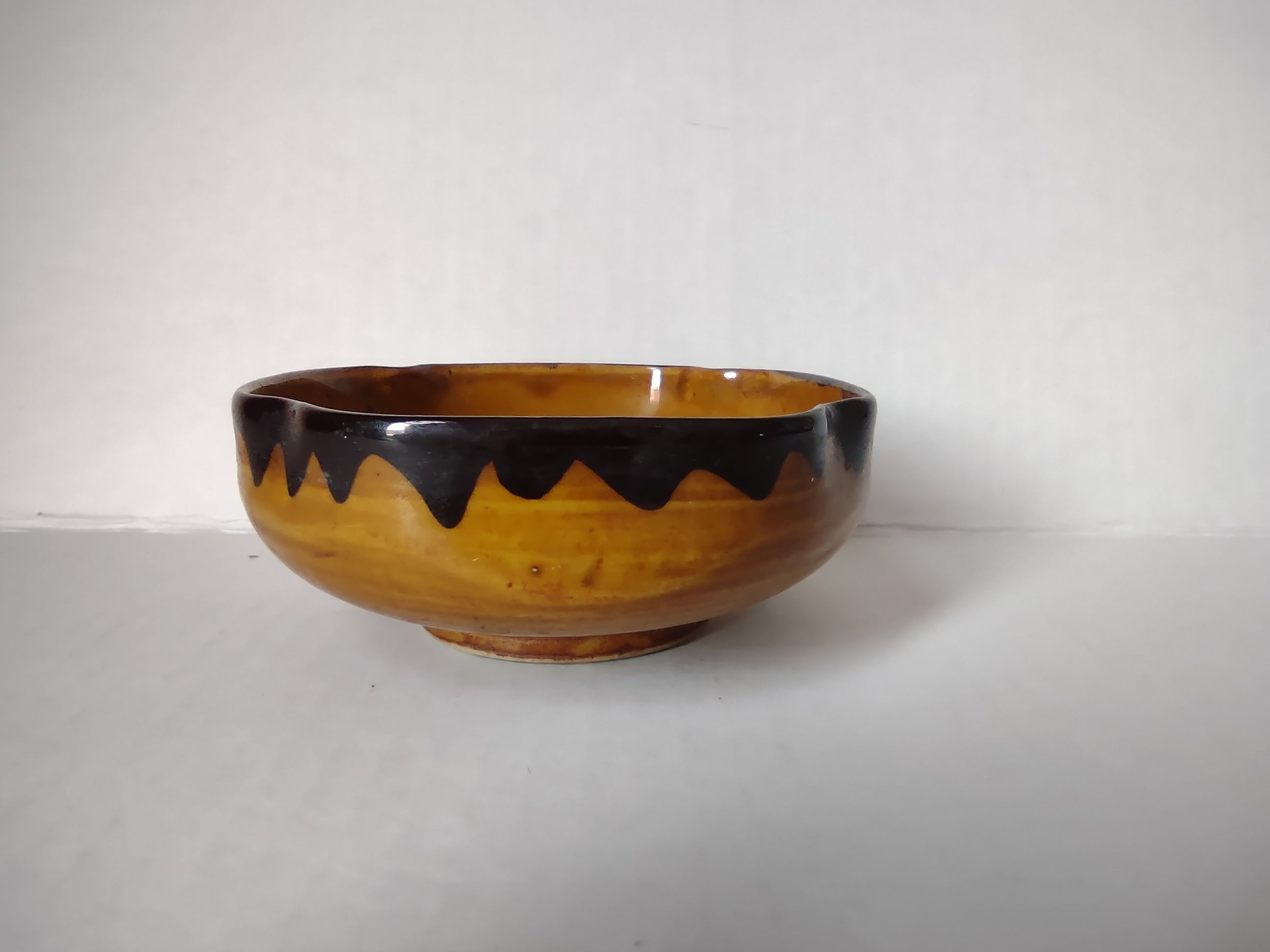 Vintage Small Ceramic Footed Bowl Brown Tippi in the Woods Theme (lot 5327)