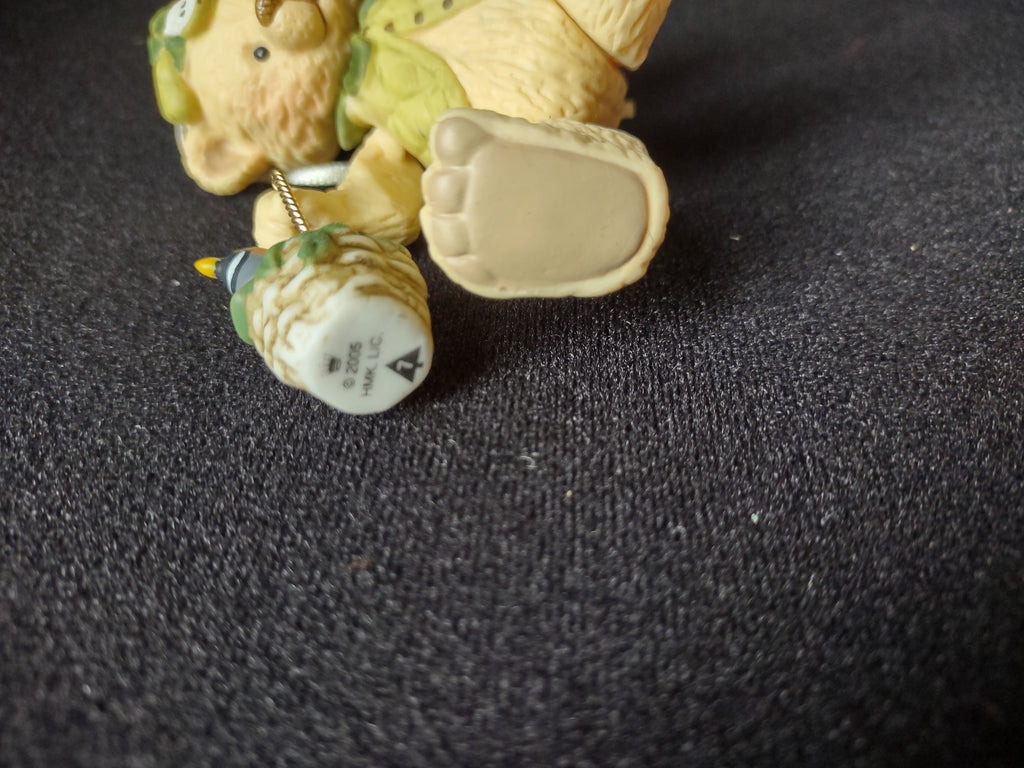 Hallmark Ornament Gift Bearers Bear Christmas Movable arms legs (lot 1603)