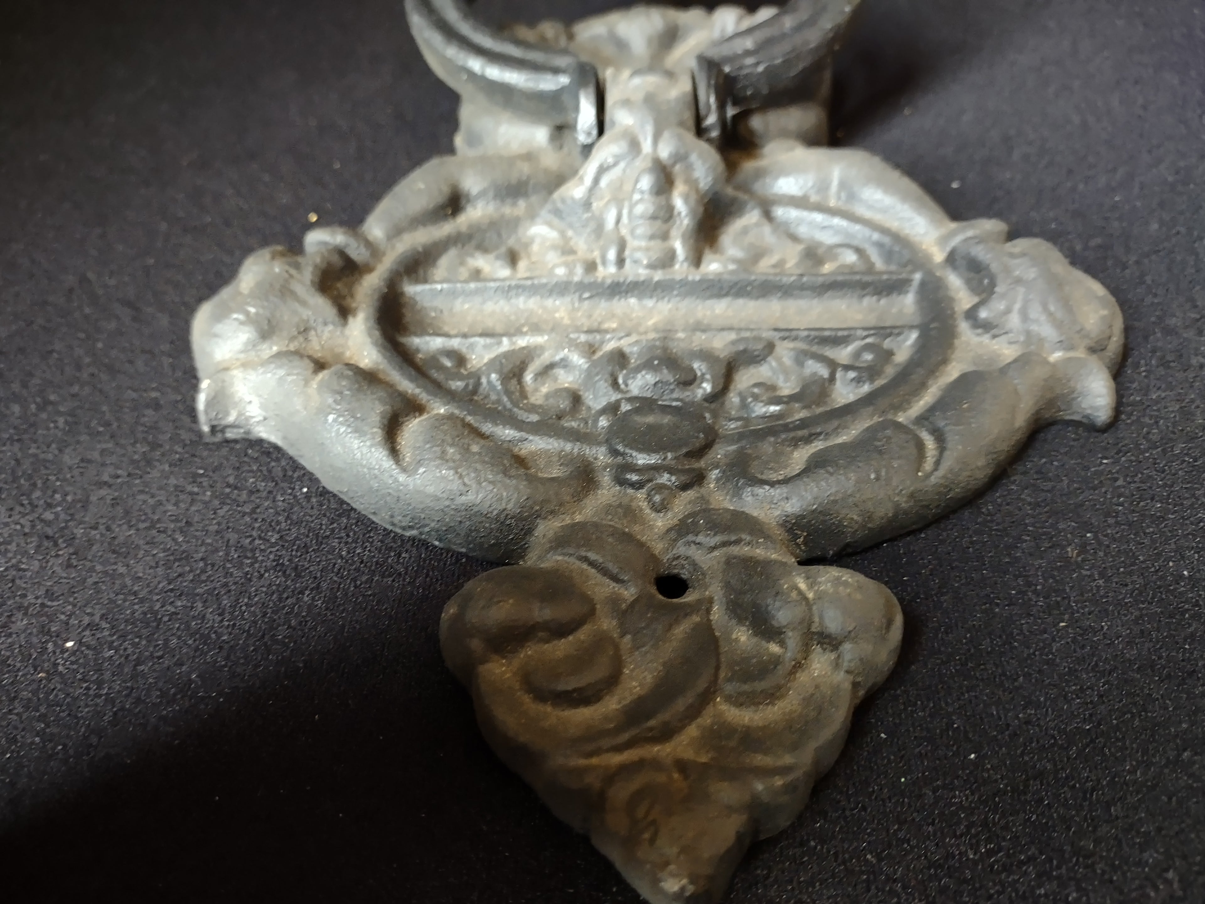 Cast Iron Door Knocker Black 10" x 7" (lot 1628)
