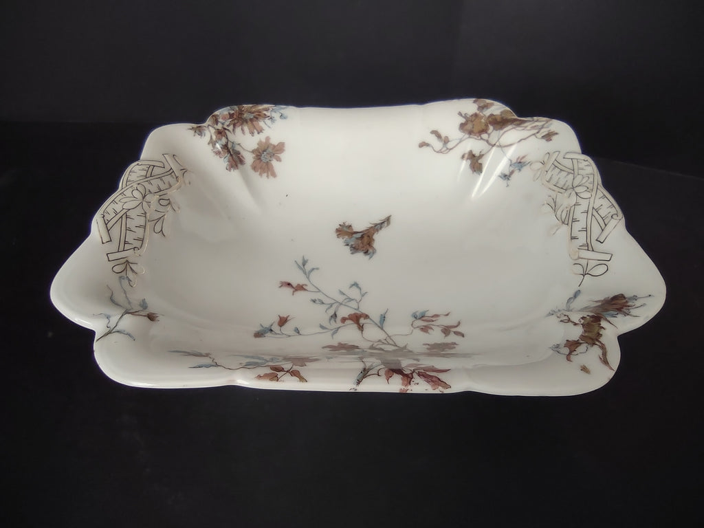 Depose Haviland Limoges Blue Flower Serving Bowl (lot 962)