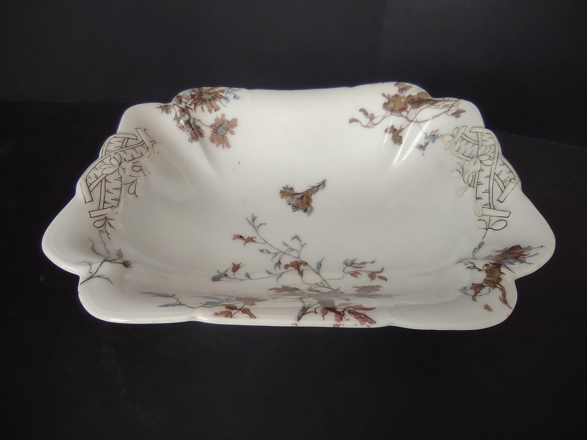 Depose Haviland Limoges Blue Flower Serving Bowl (lot 962)
