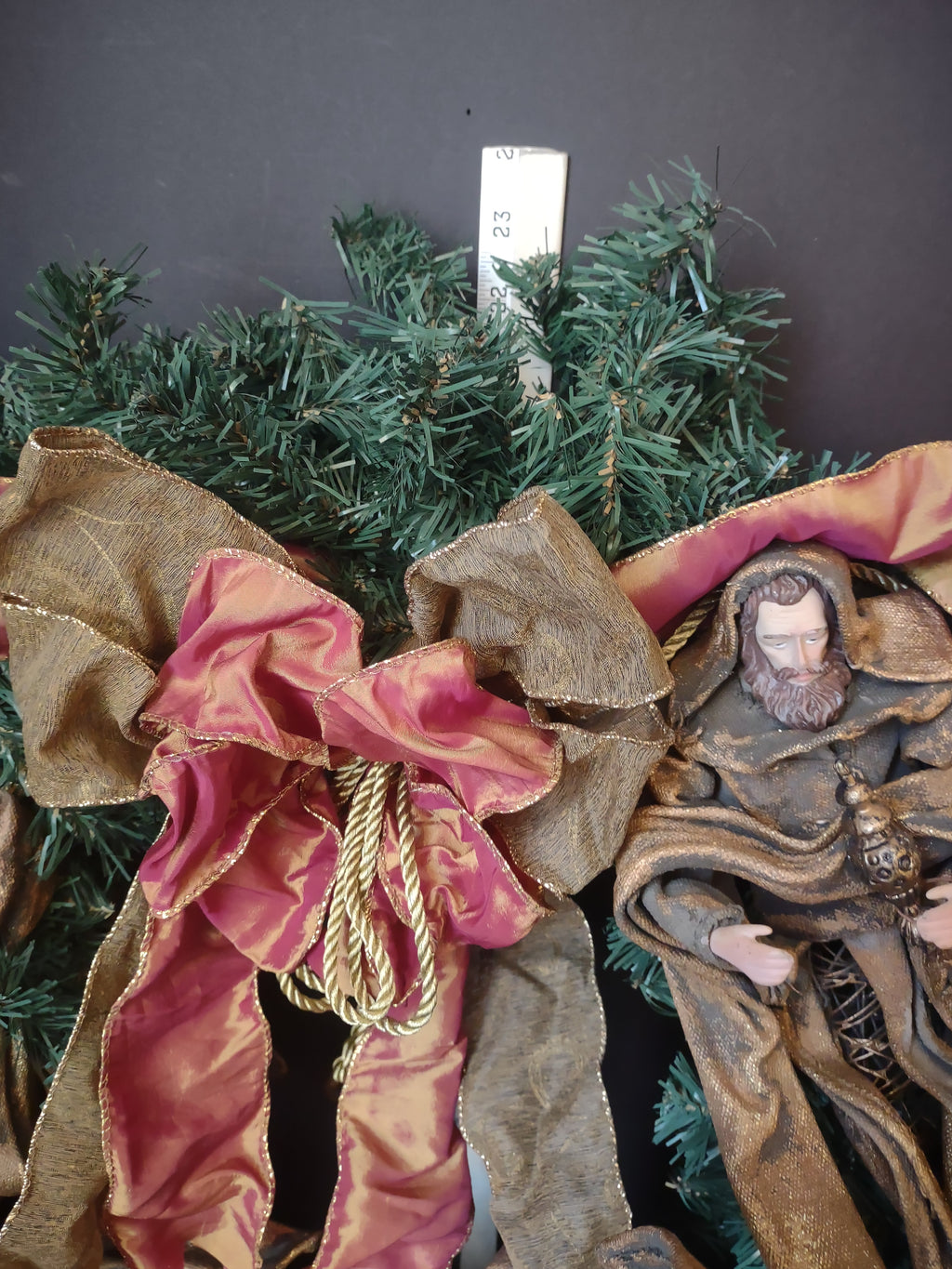 Vintage Artificial Christmas Wreath with Nativity Figurines (lot 1177)