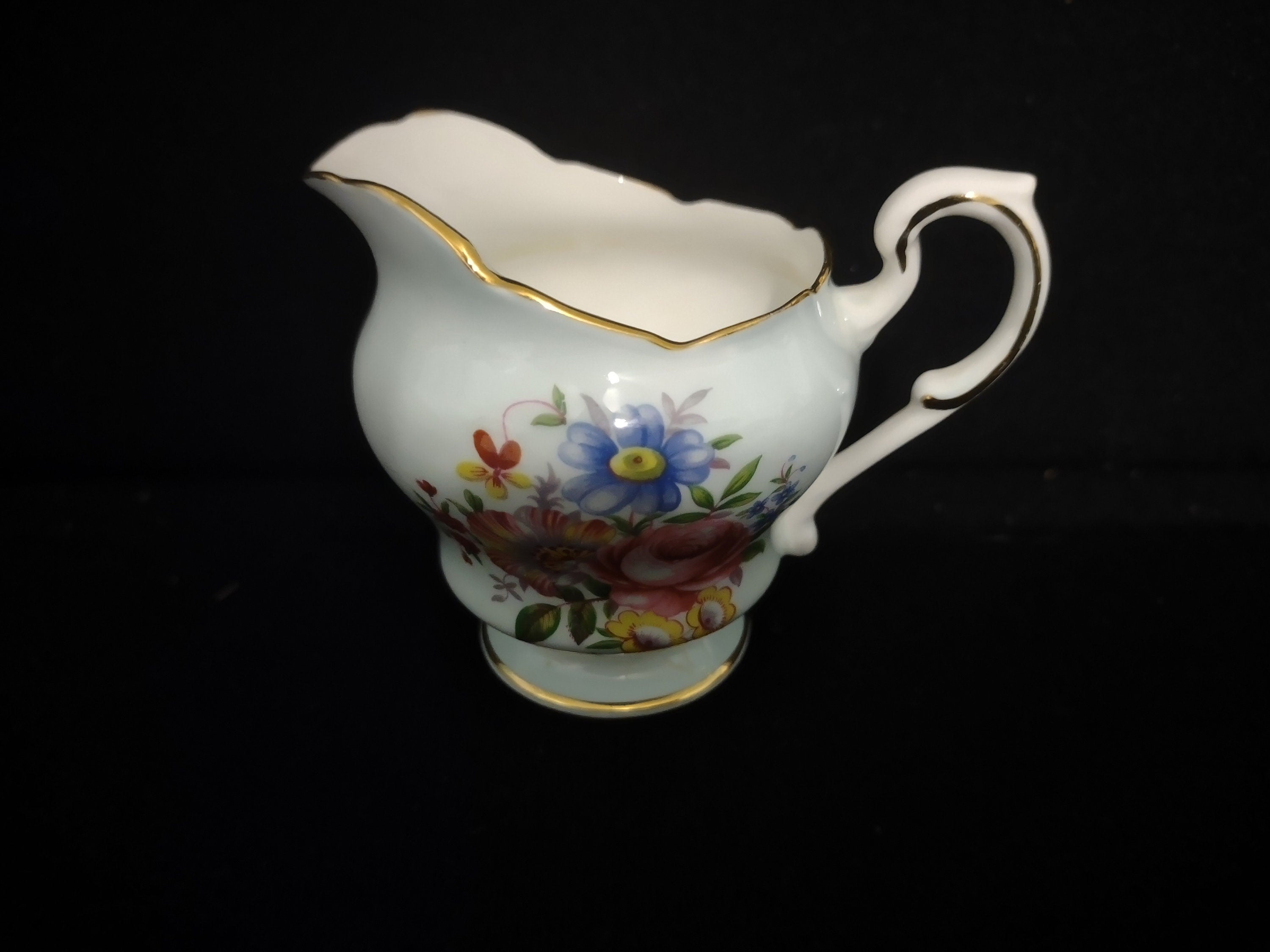 Vintage Set Creamer and Sugar Bowl Paragon Bone China England 2-3/4" (lot 119)